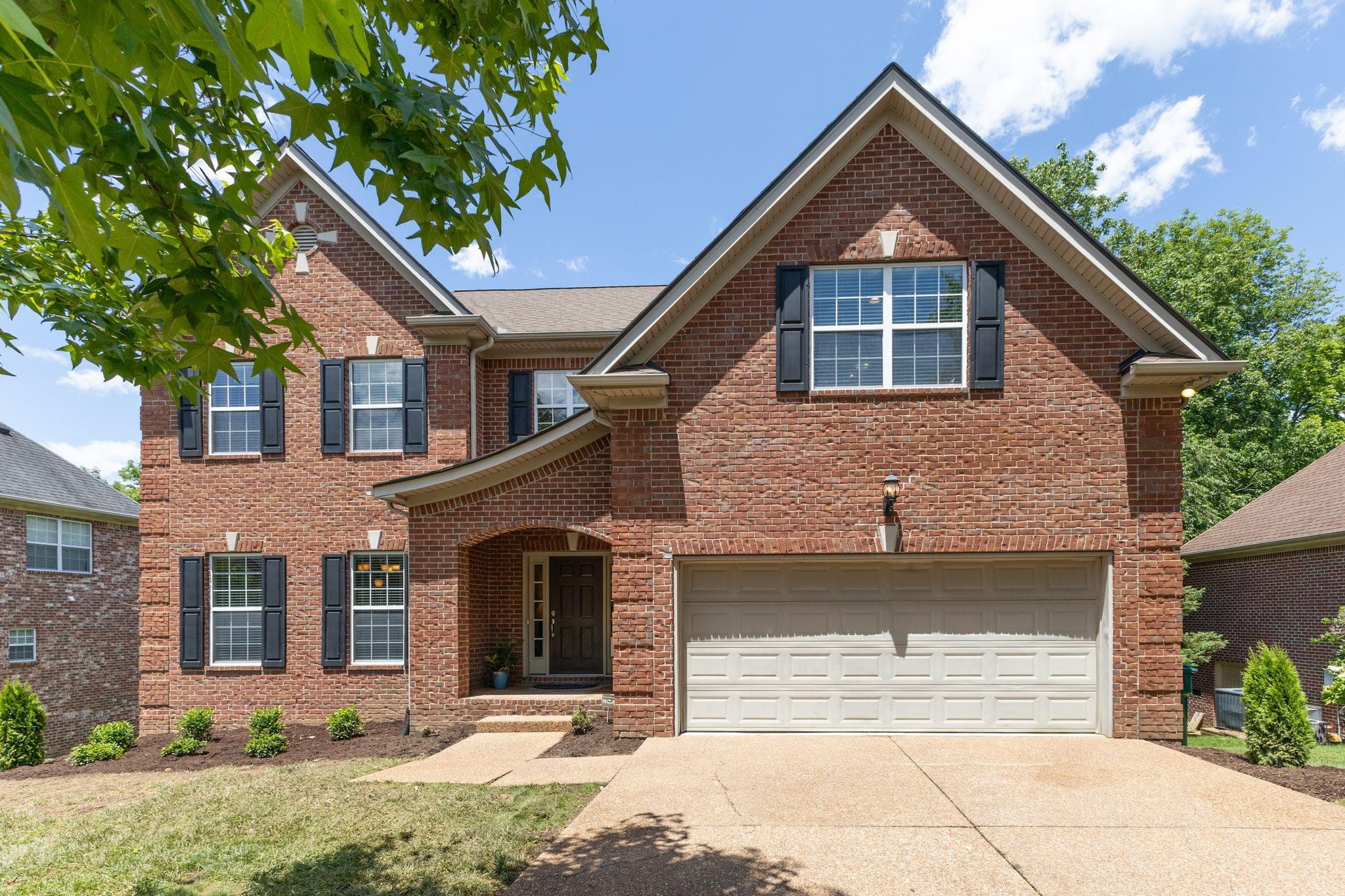 1558 Red Oak Ln Property Photo 1