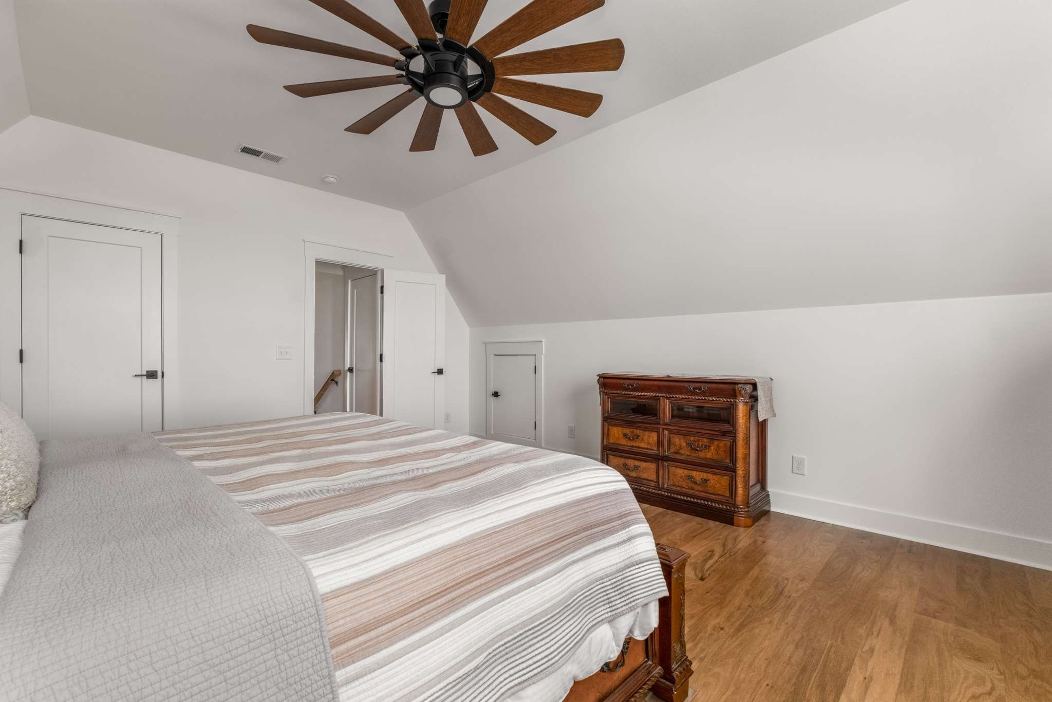 5723 Willoughby Way Property Photo 33