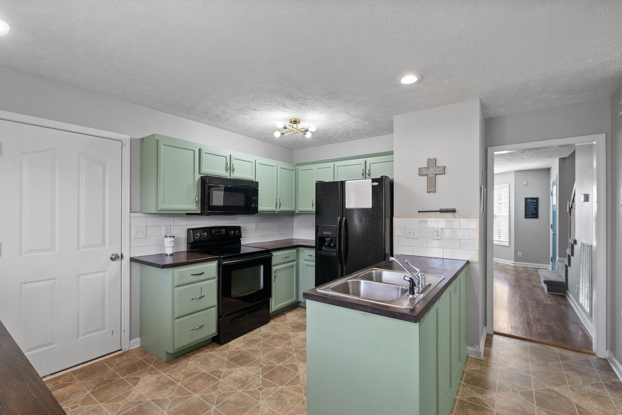 515 Fox Trot Dr Property Photo 4