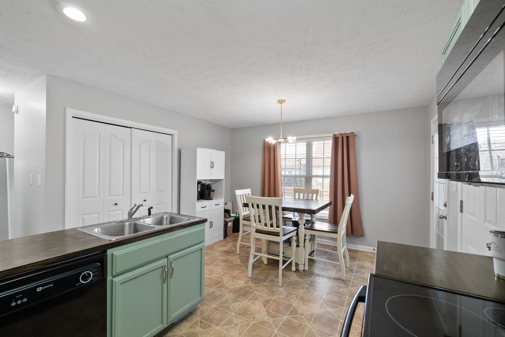 515 Fox Trot Dr Property Photo 5