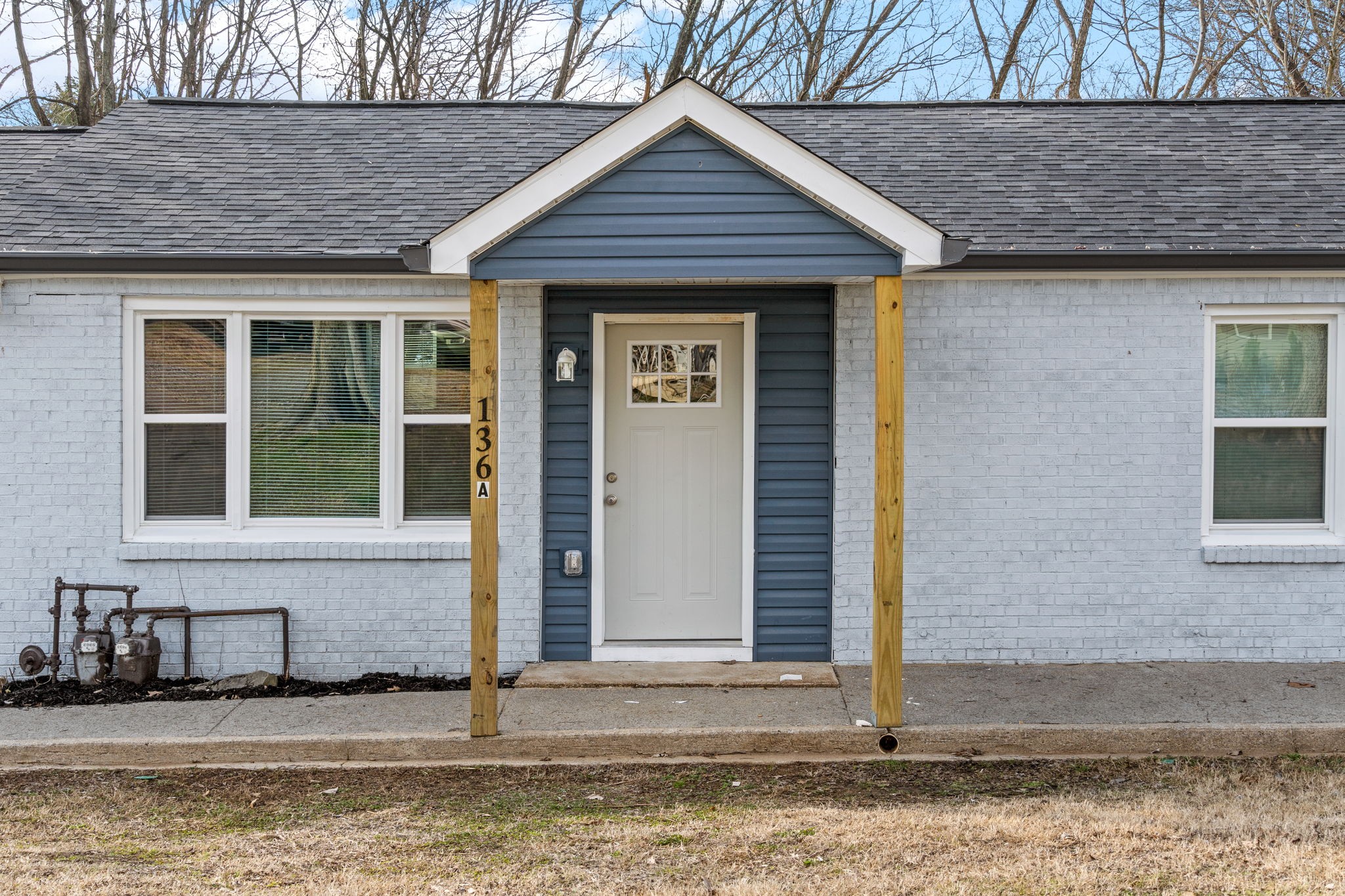 136 W Rossview Rd Property Photo 1