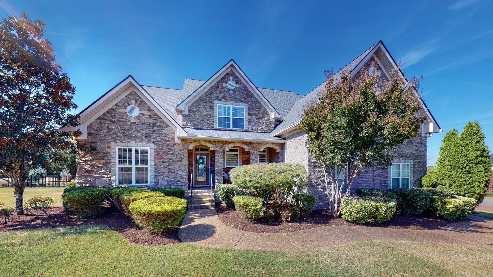 1601 Danbury Ln Property Photo 1