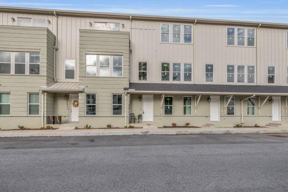 1569 Adams Street Property Photo 1