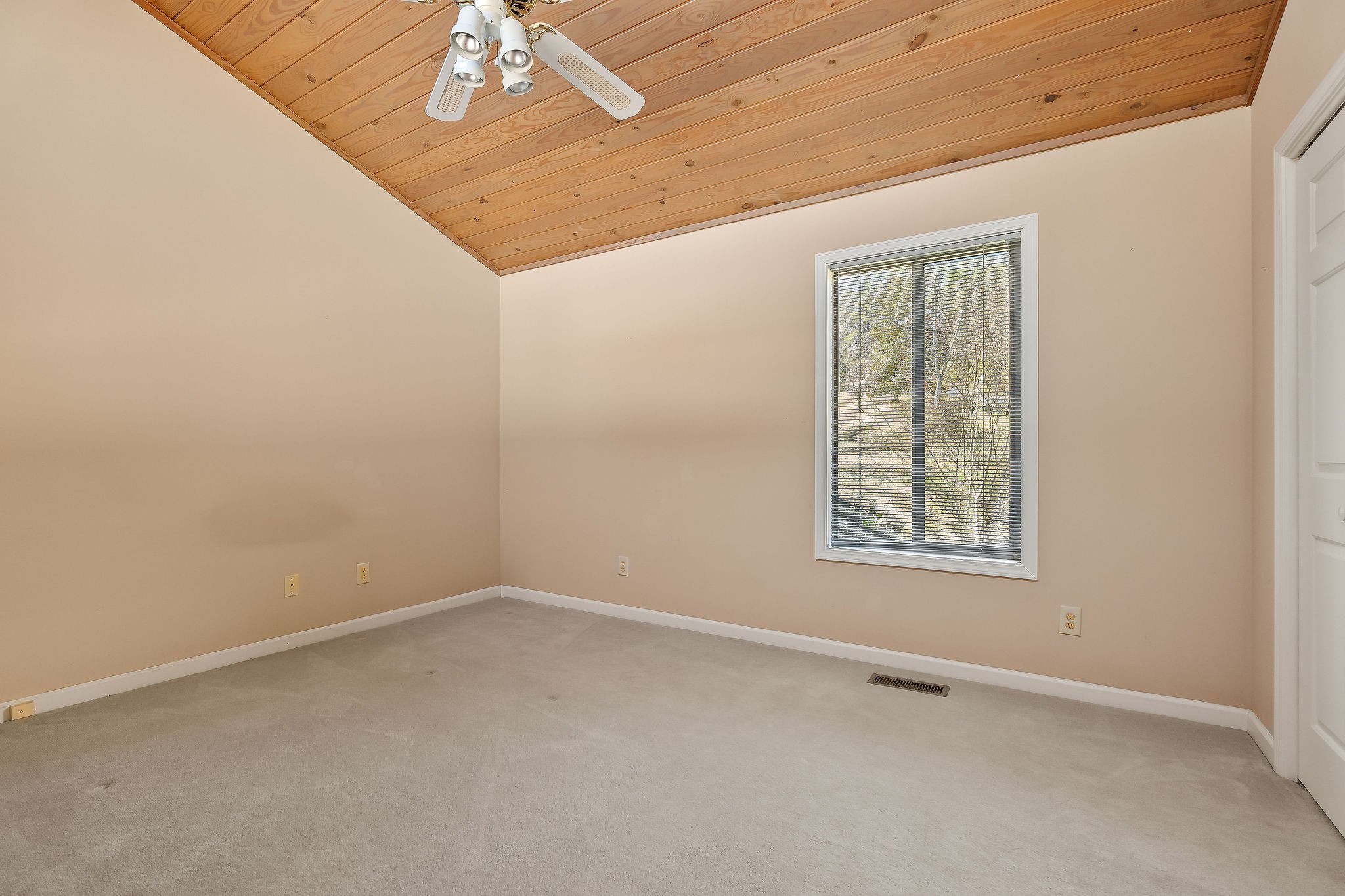 292 Red Bud Dr Property Photo 13