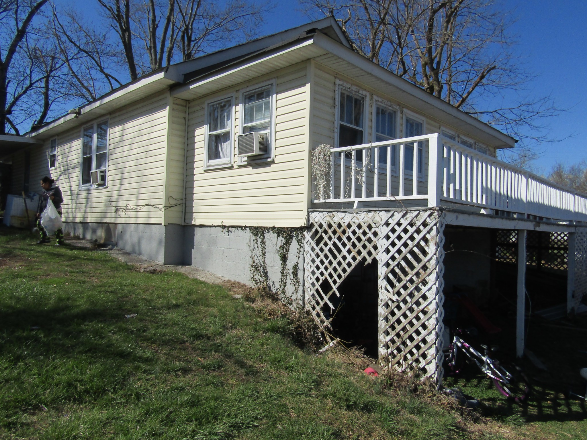 803 Mill St Property Photo 3