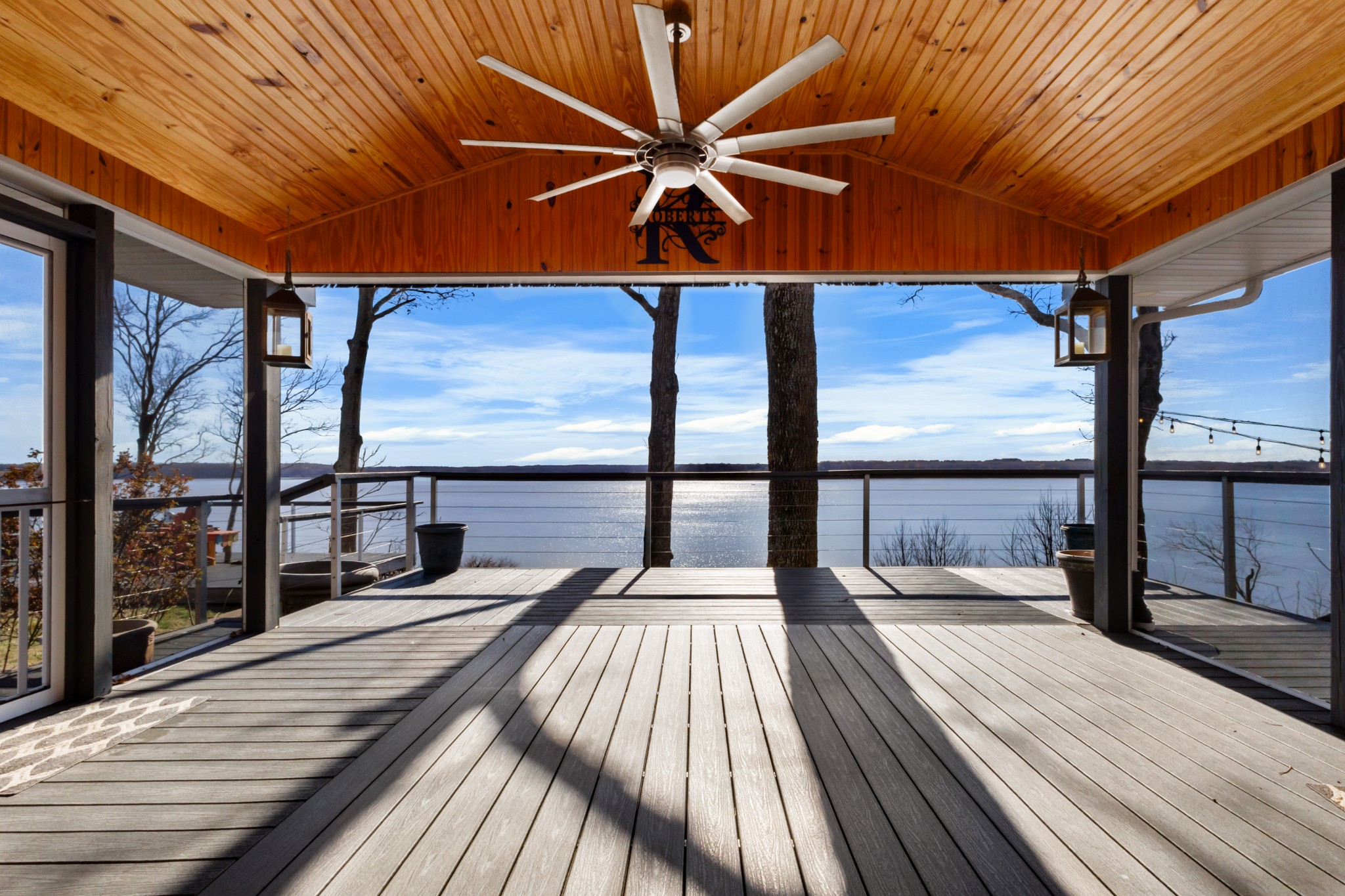 591 Shore Dr Property Photo