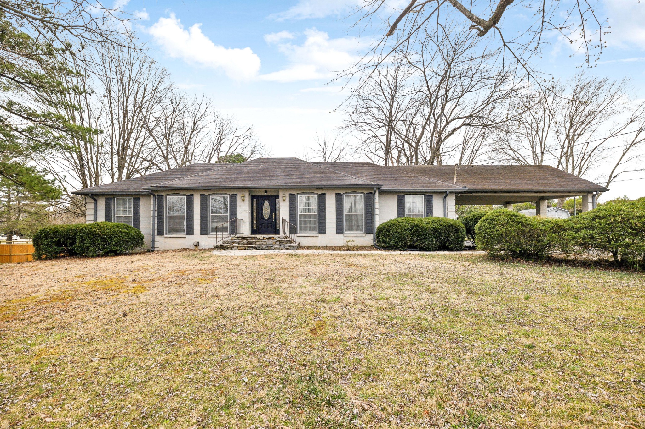 1807 Oxford Dr Property Photo 1