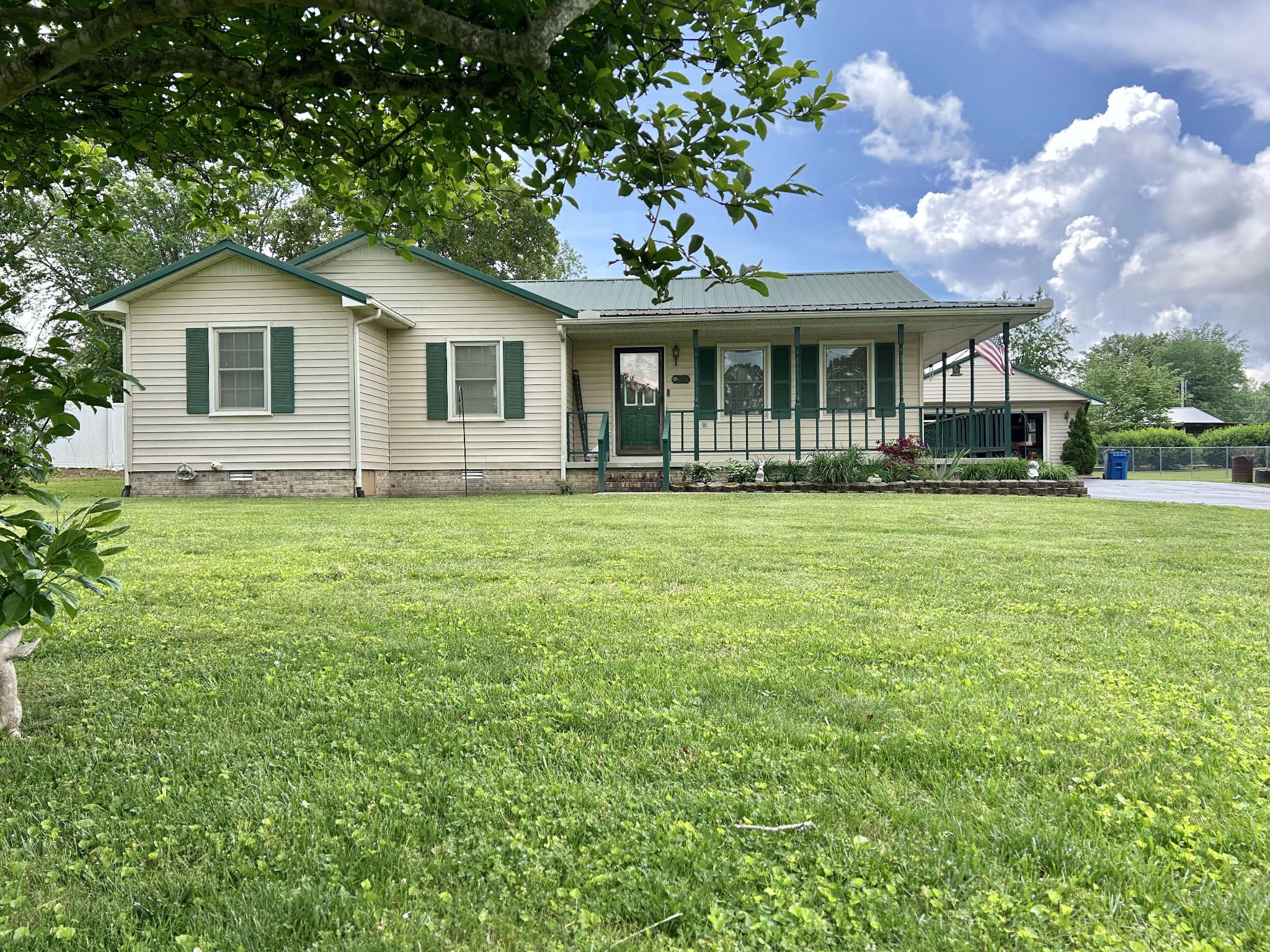 1306 Mcmahan St Property Photo 3