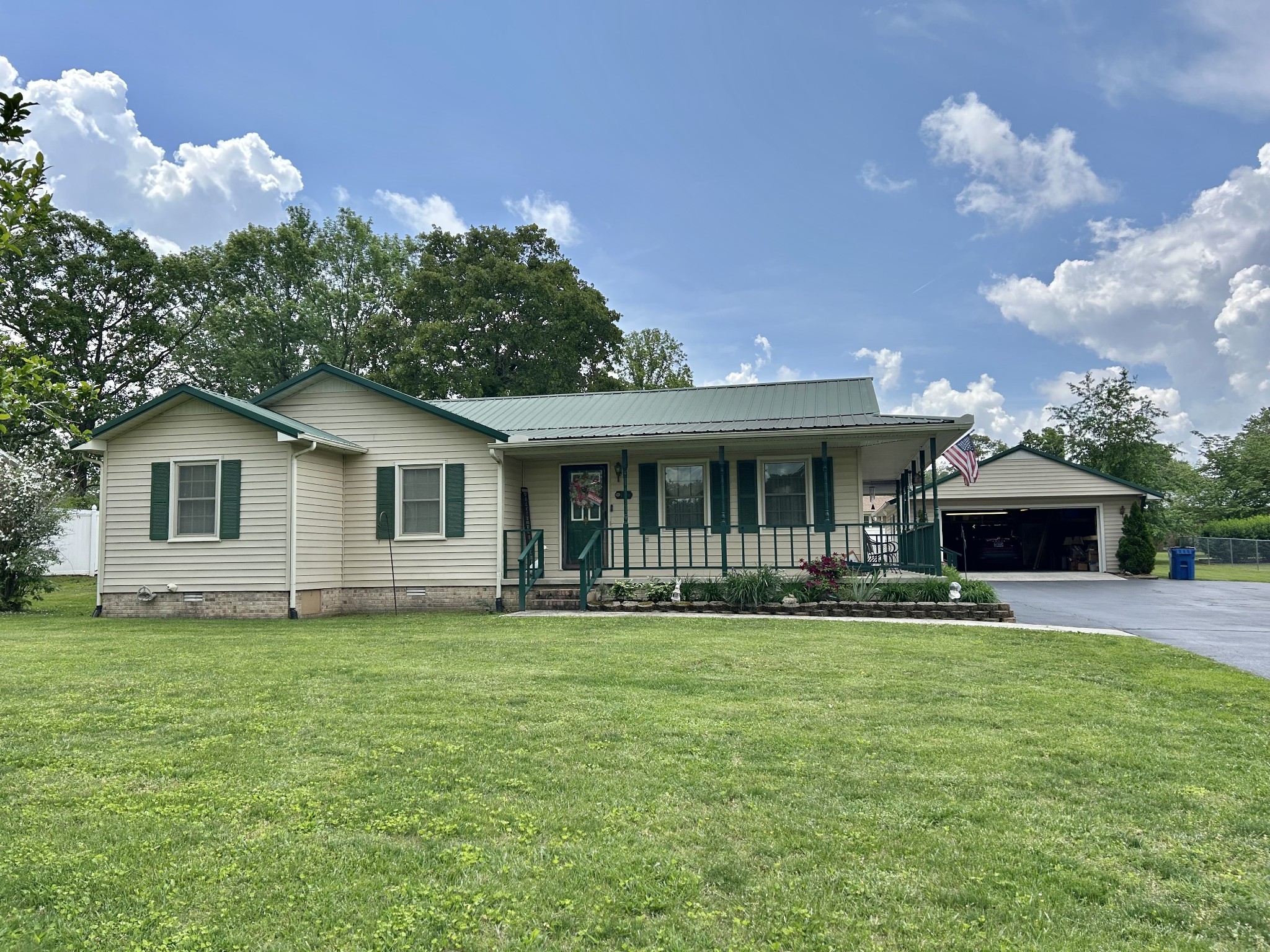 1306 Mcmahan St Property Photo 4