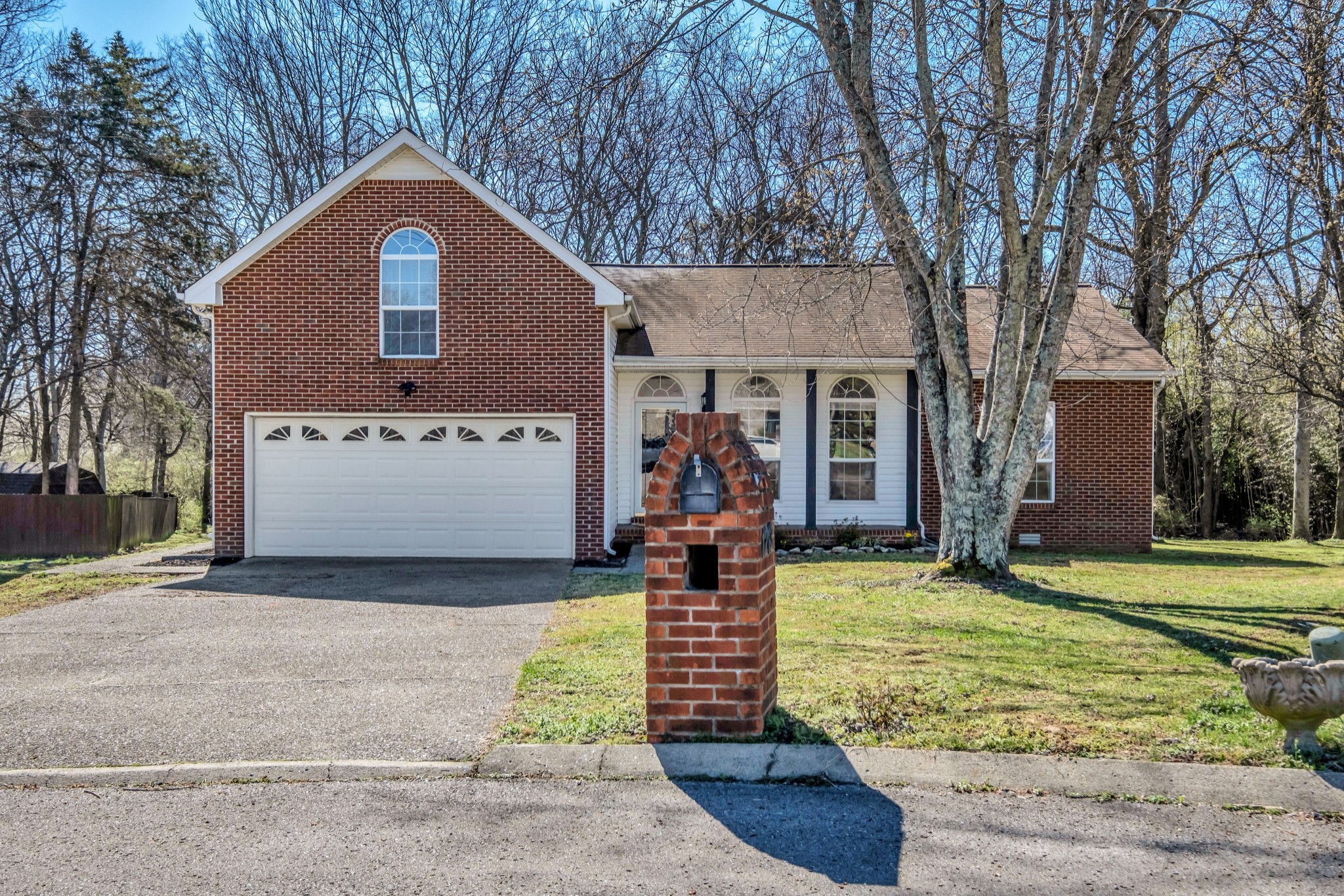 1213 Brockton Ct Property Photo 2