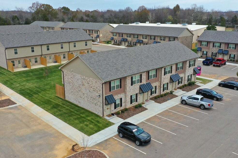 Aiport Place Real Estate Listings Main Image