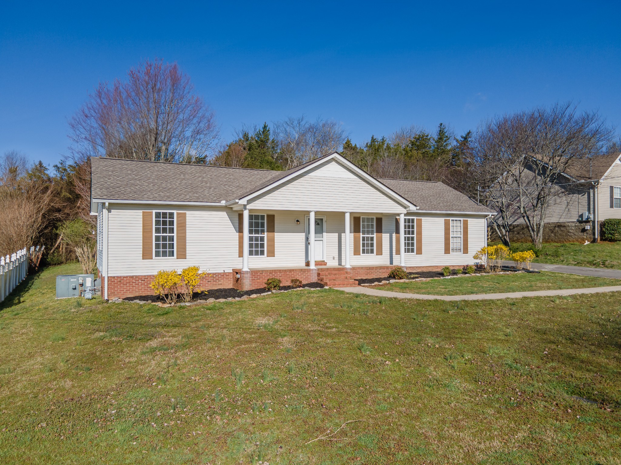 960 Sumerset Cir Property Photo 1