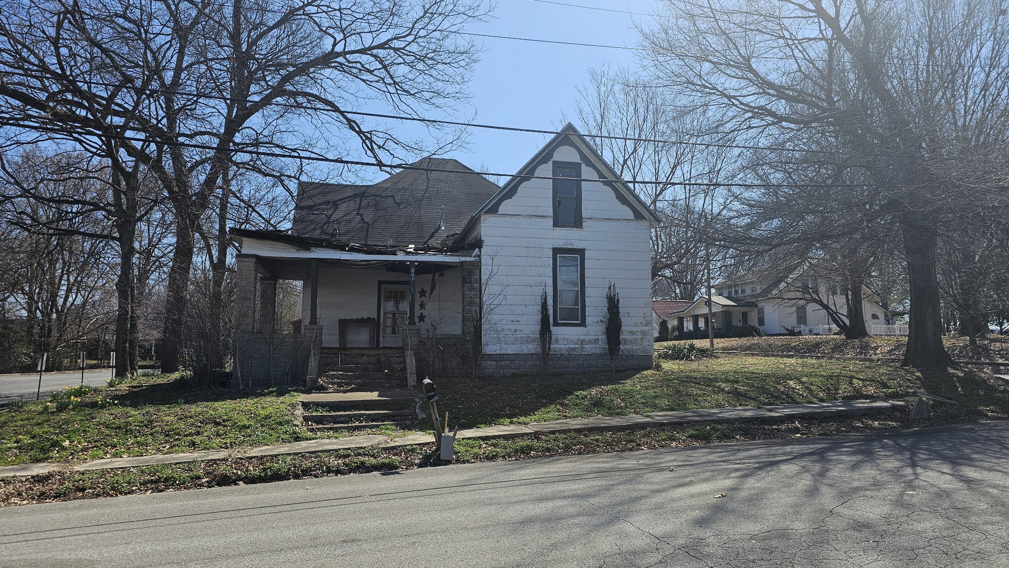 203 W College St Property Photo