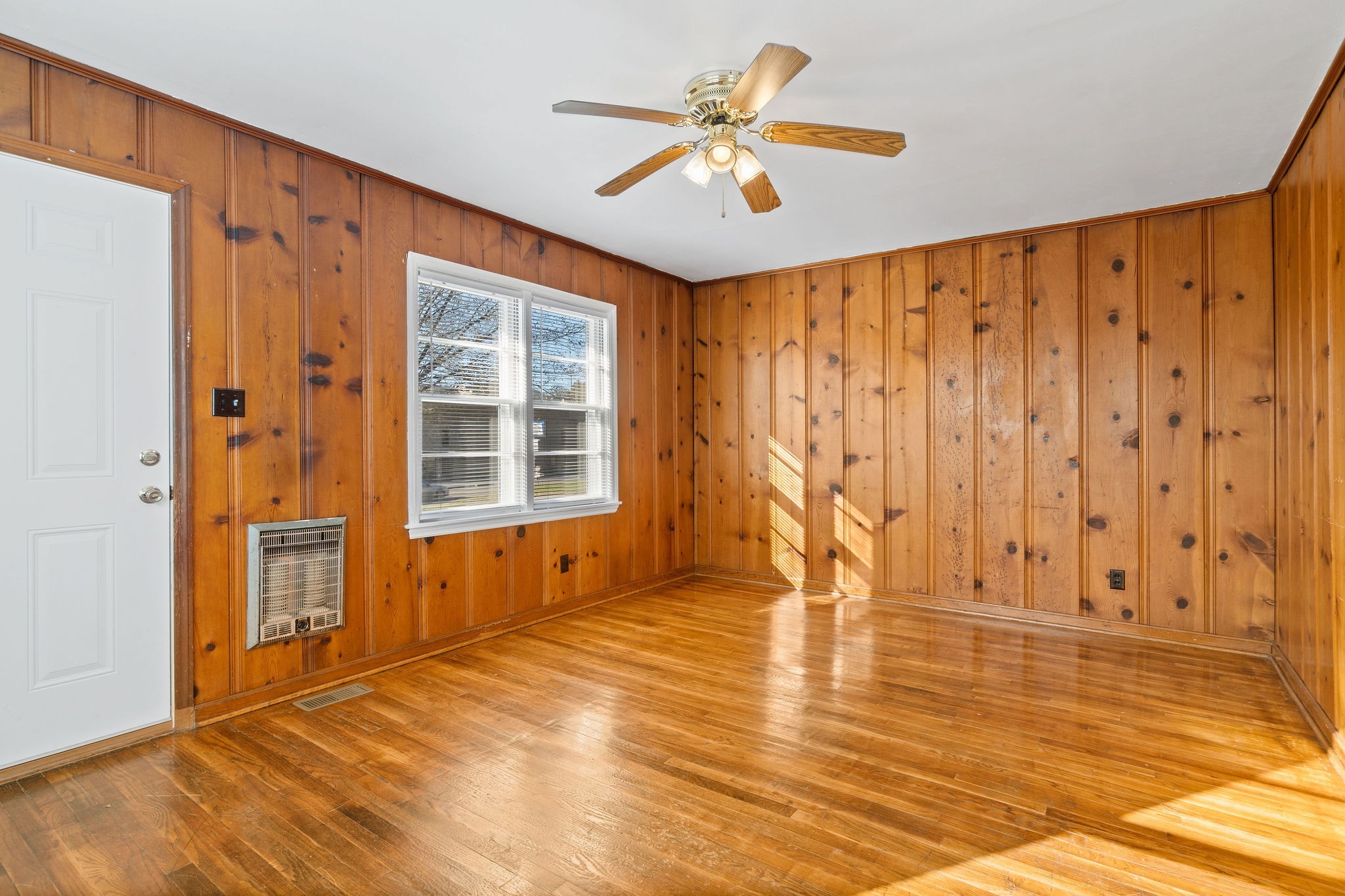 1463 Golf Club Ln Property Photo 5