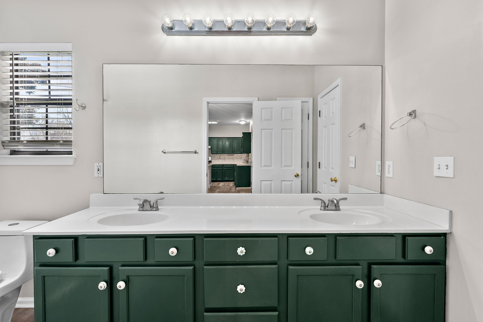 900 Dove Ridge Cir Property Photo 18