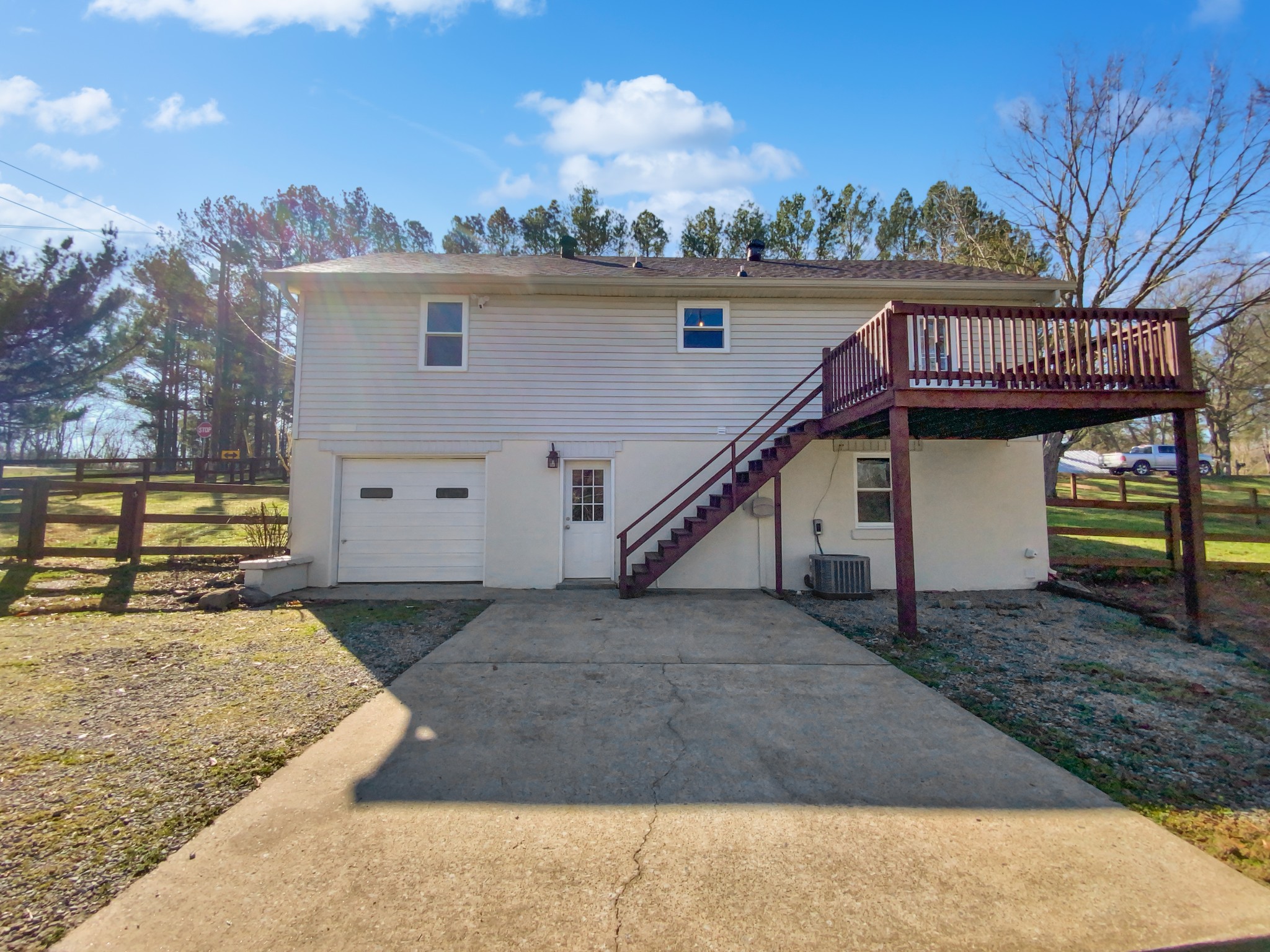 1001 Gill Rd Property Photo 16