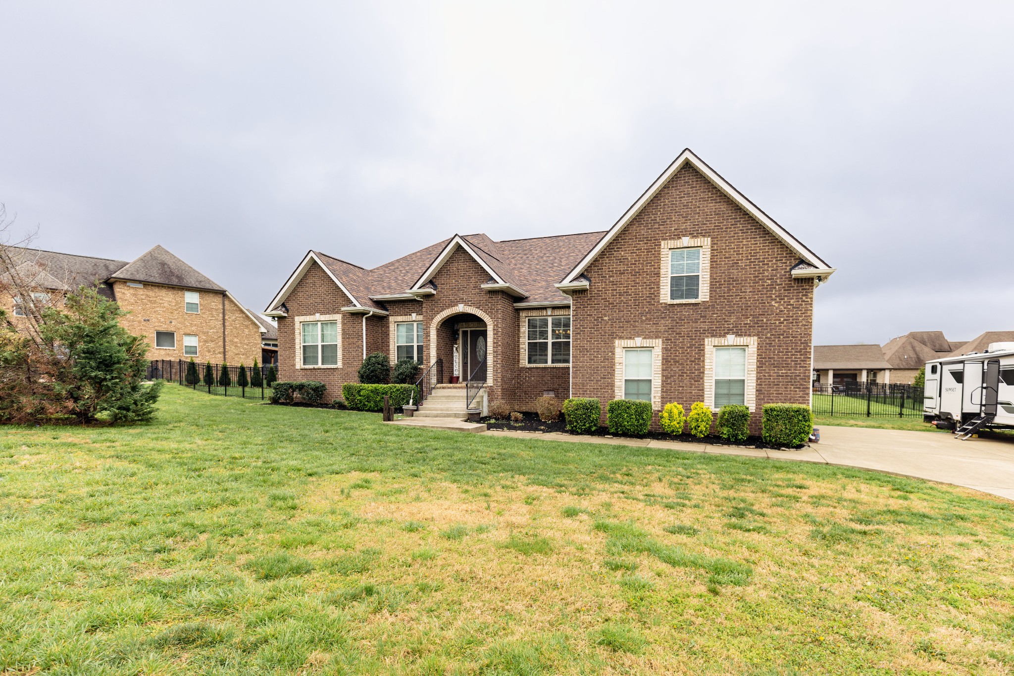 2250 London Ln Property Photo 1