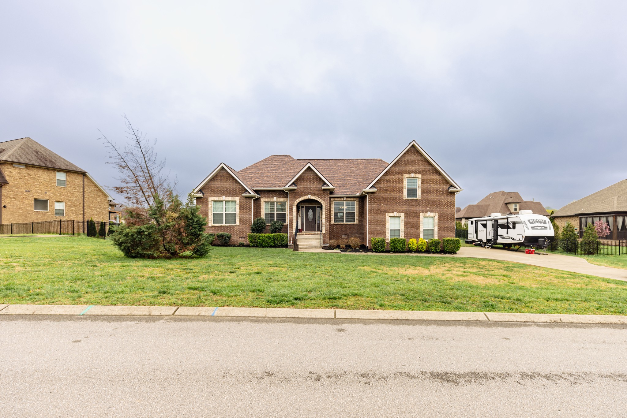 2250 London Ln Property Photo 3