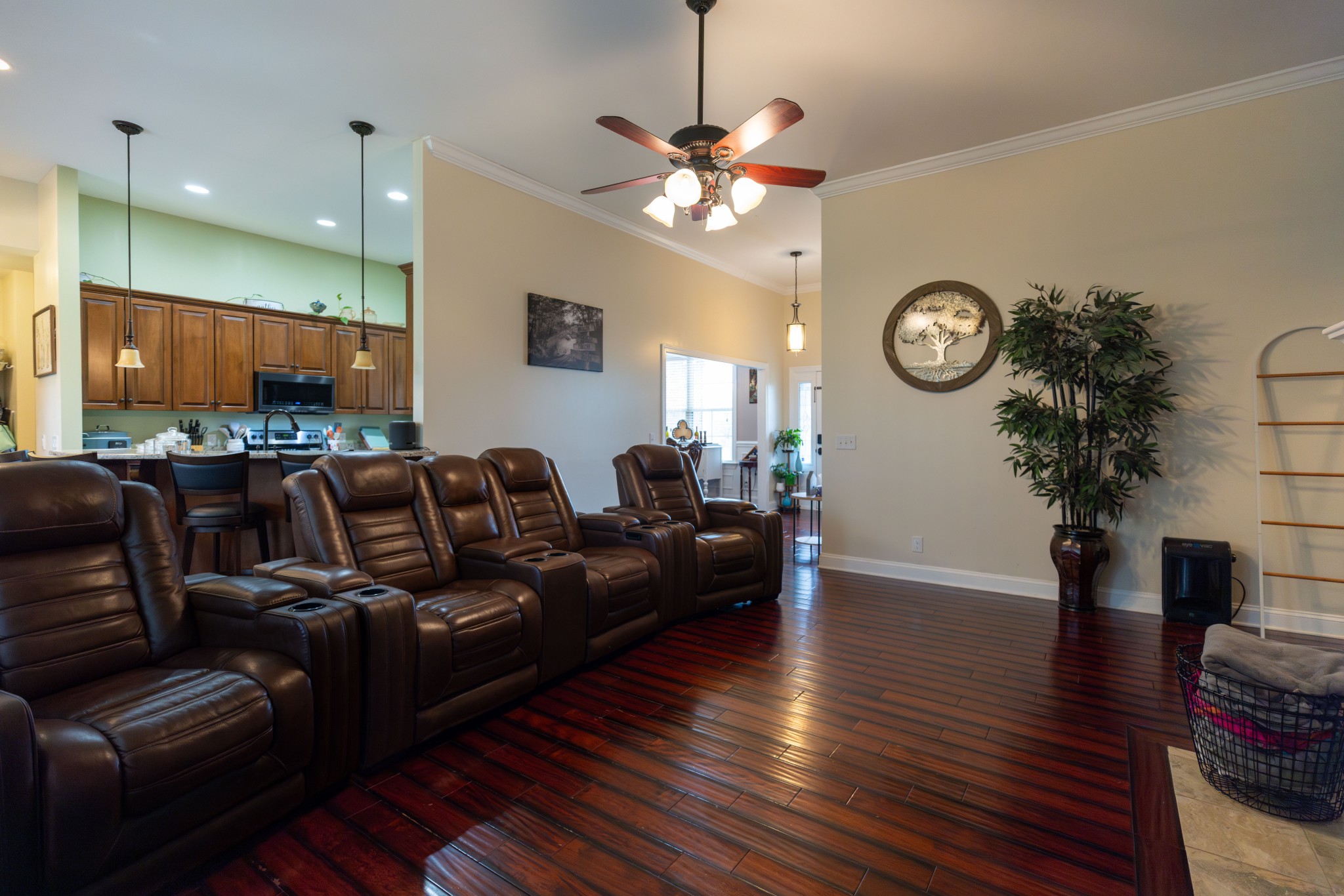 2250 London Ln Property Photo 7