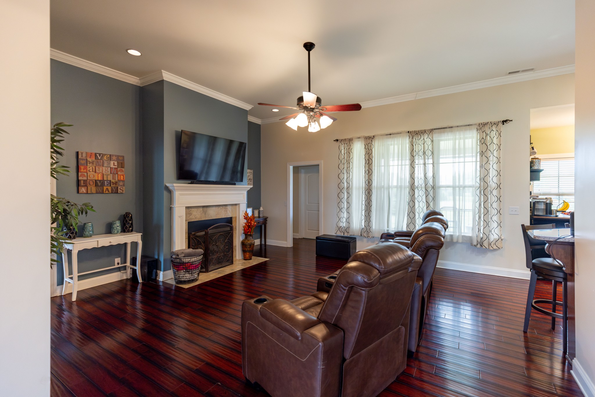 2250 London Ln Property Photo 8