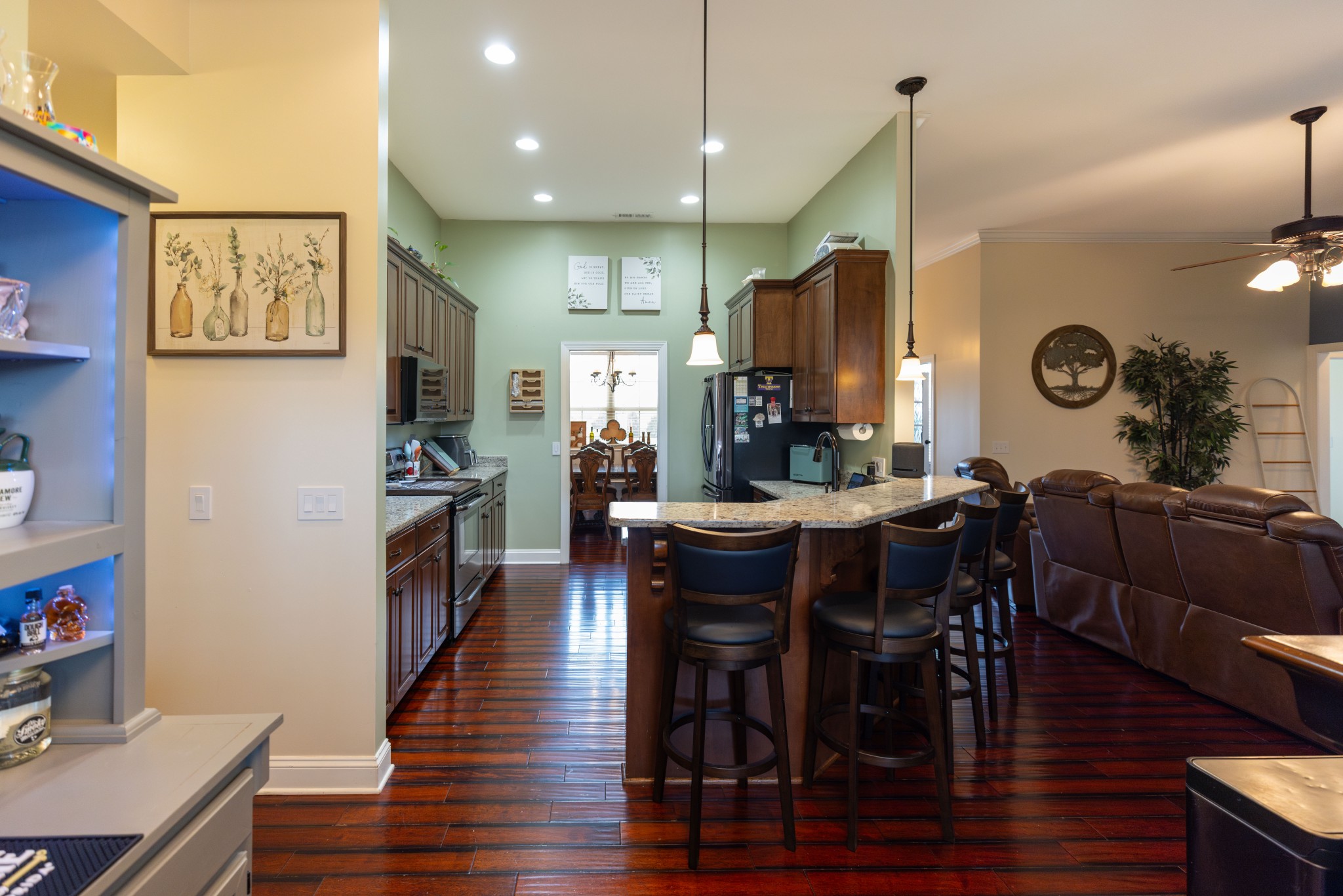 2250 London Ln Property Photo 9