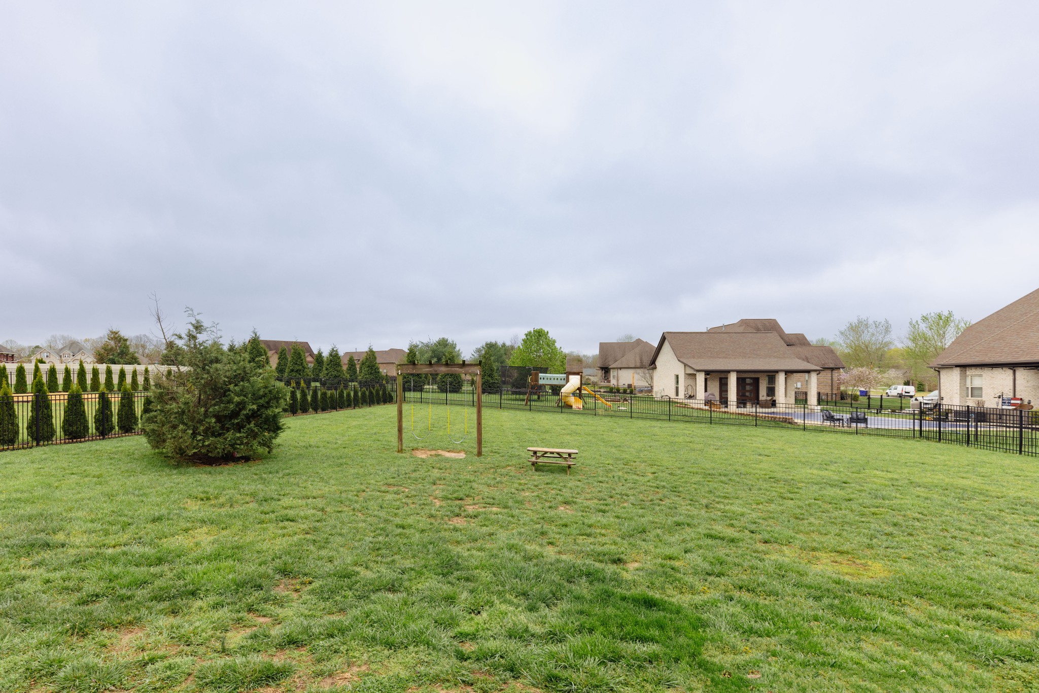 2250 London Ln Property Photo 24