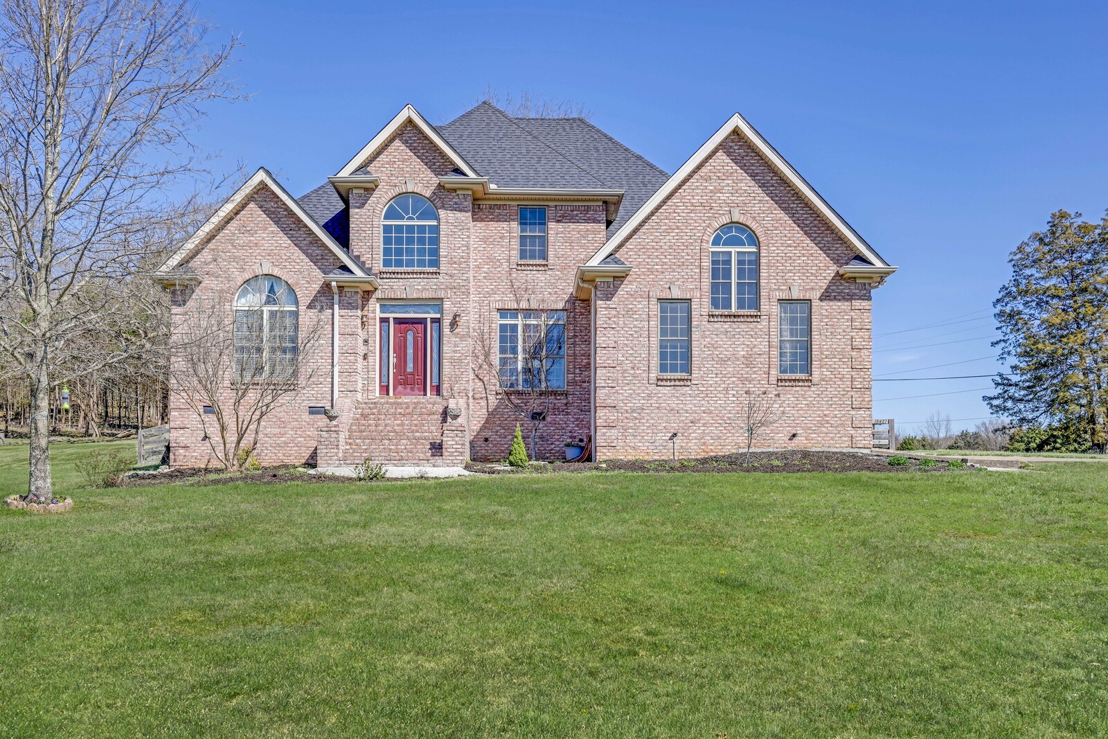 18427 Central Pike Property Photo 1