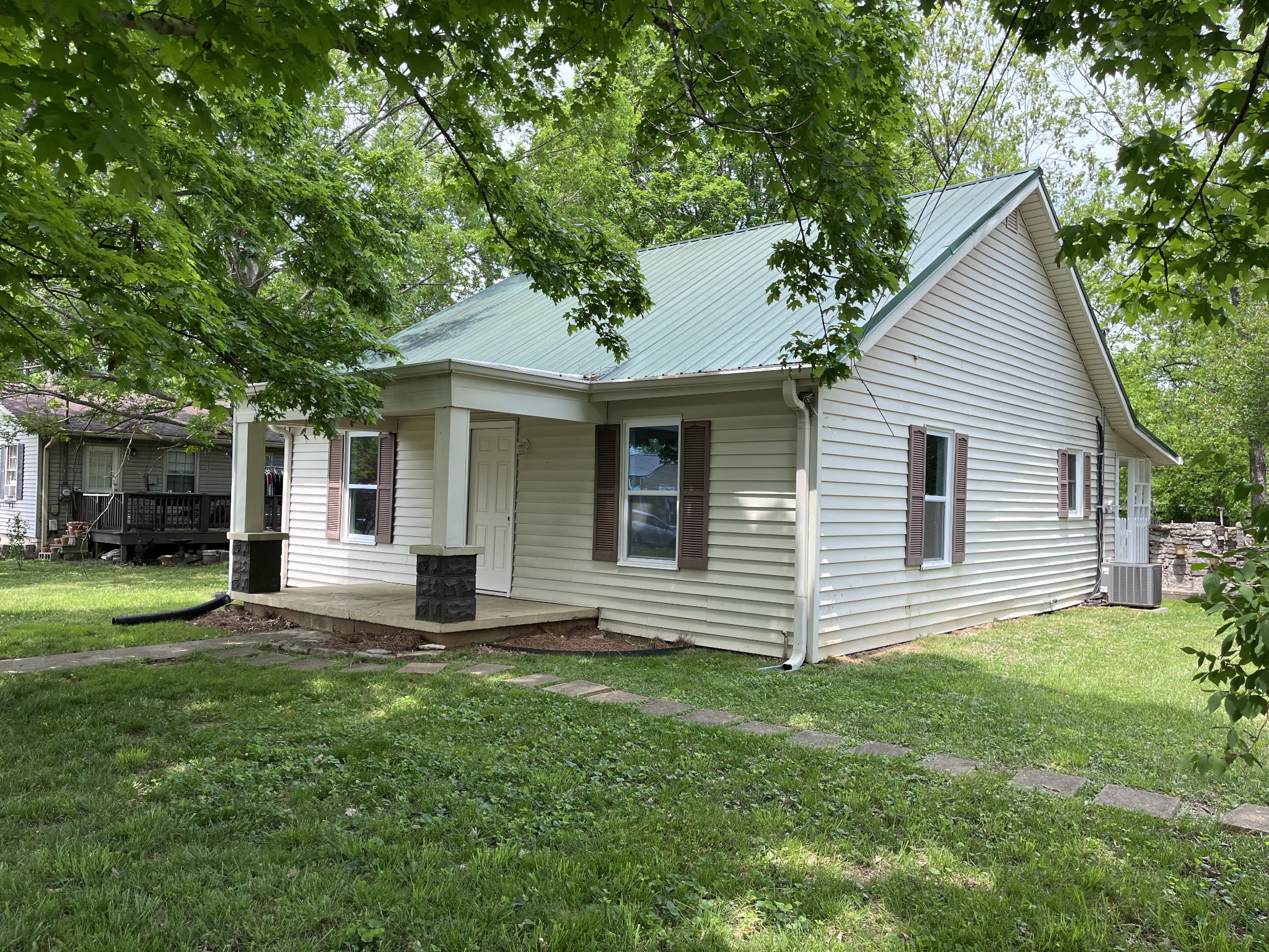 807 Meadowlane Drive Property Photo 1