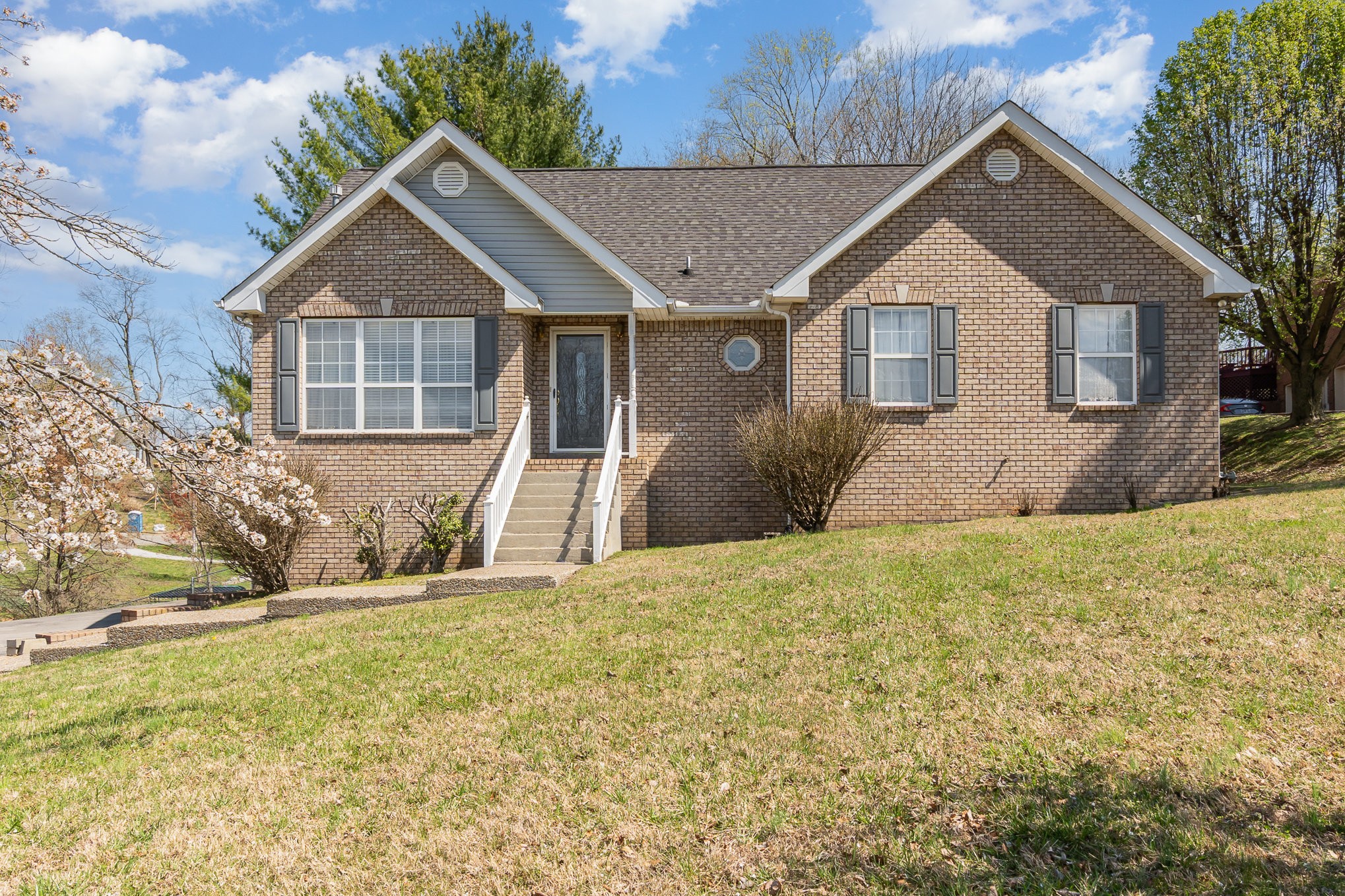 511 Lakeside Dr Property Photo