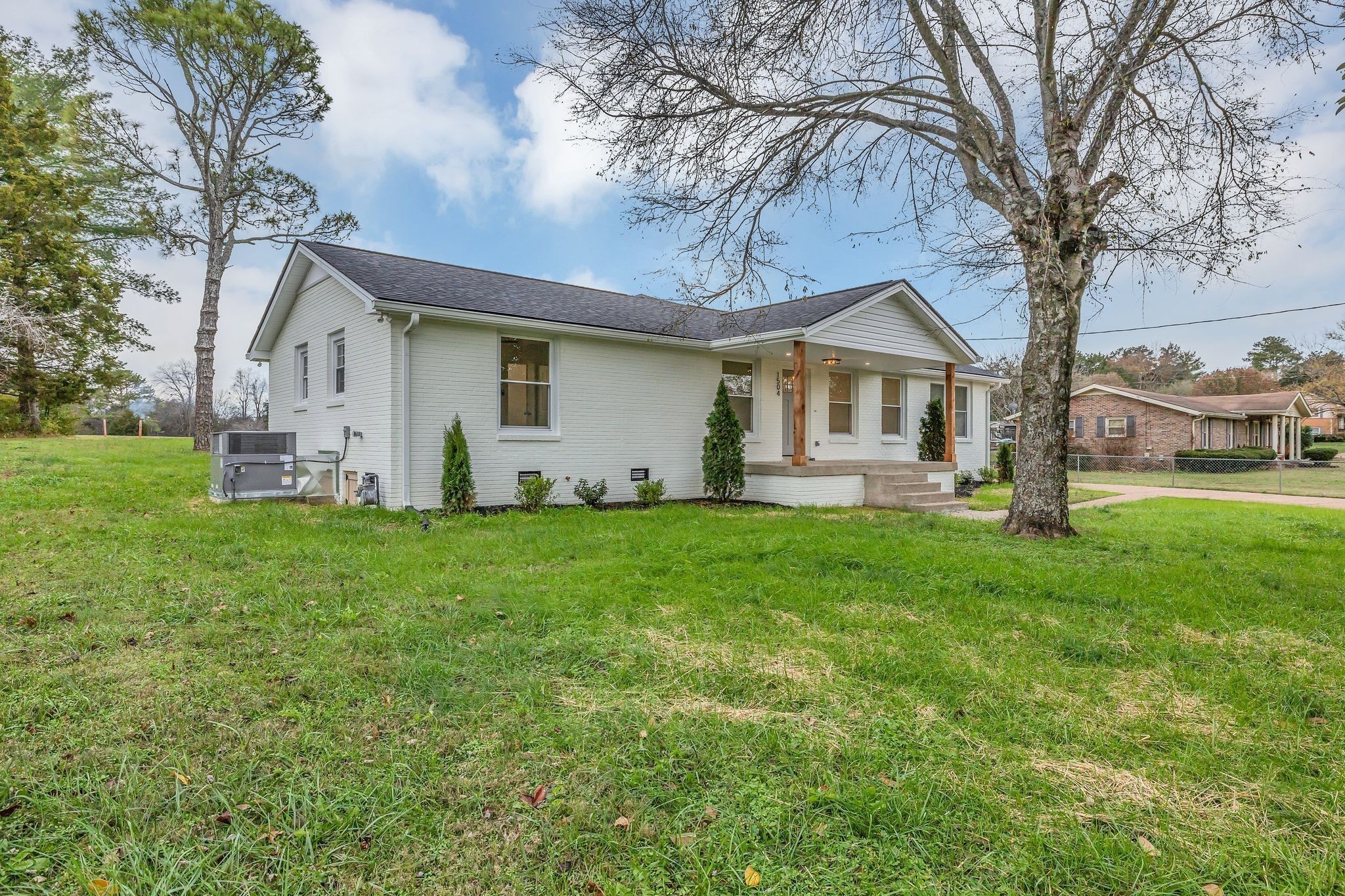 1504 Edgewood Dr Property Photo 1