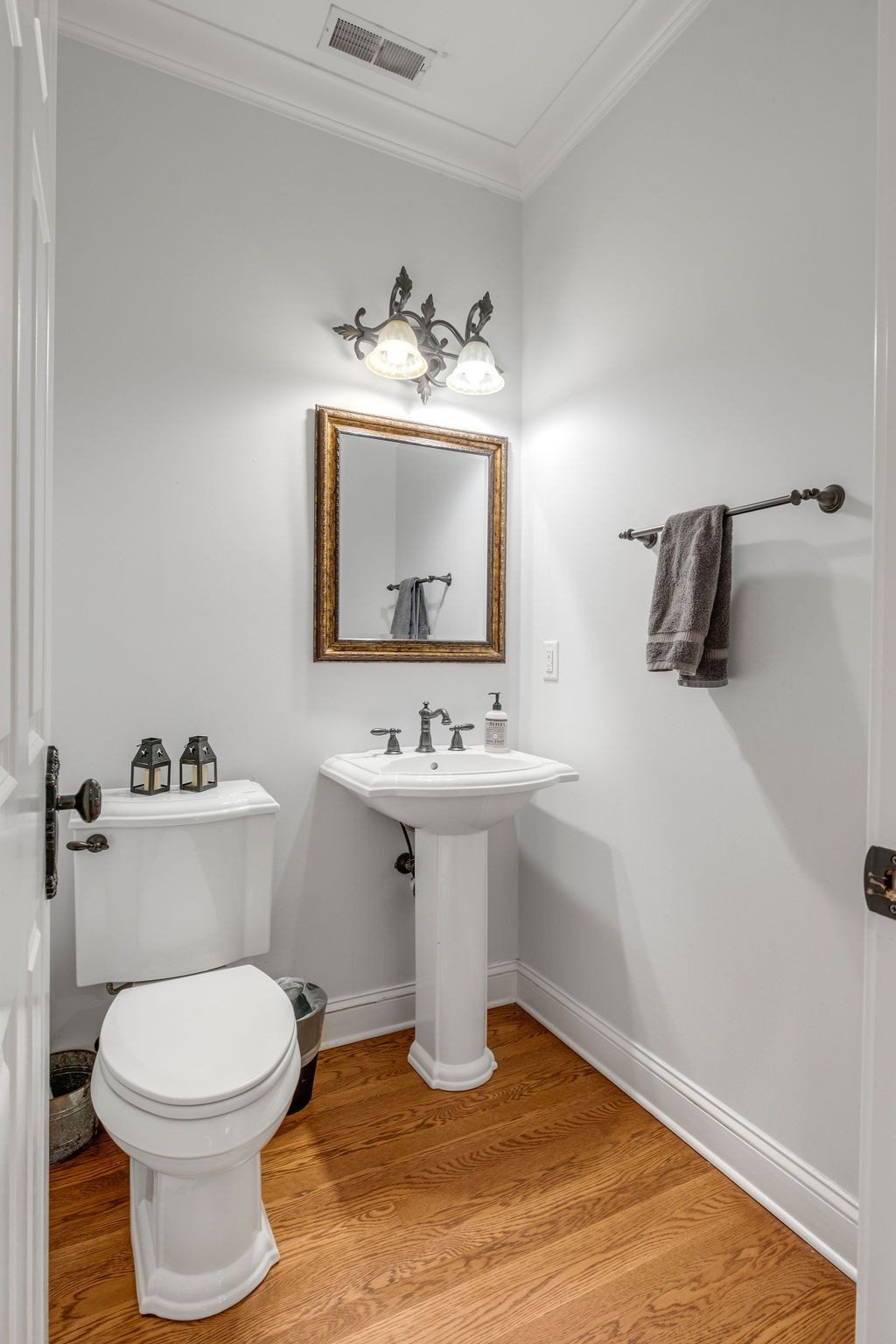 1411 Robert E Lee Ln Property Photo 8