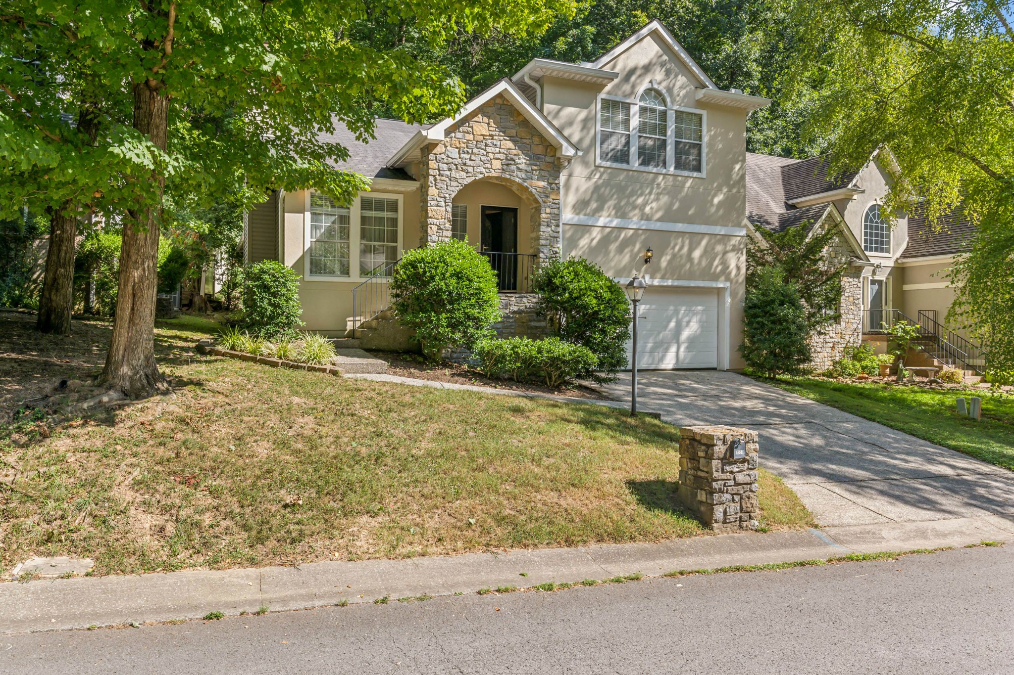 2556 Devon Valley Dr Property Photo 2