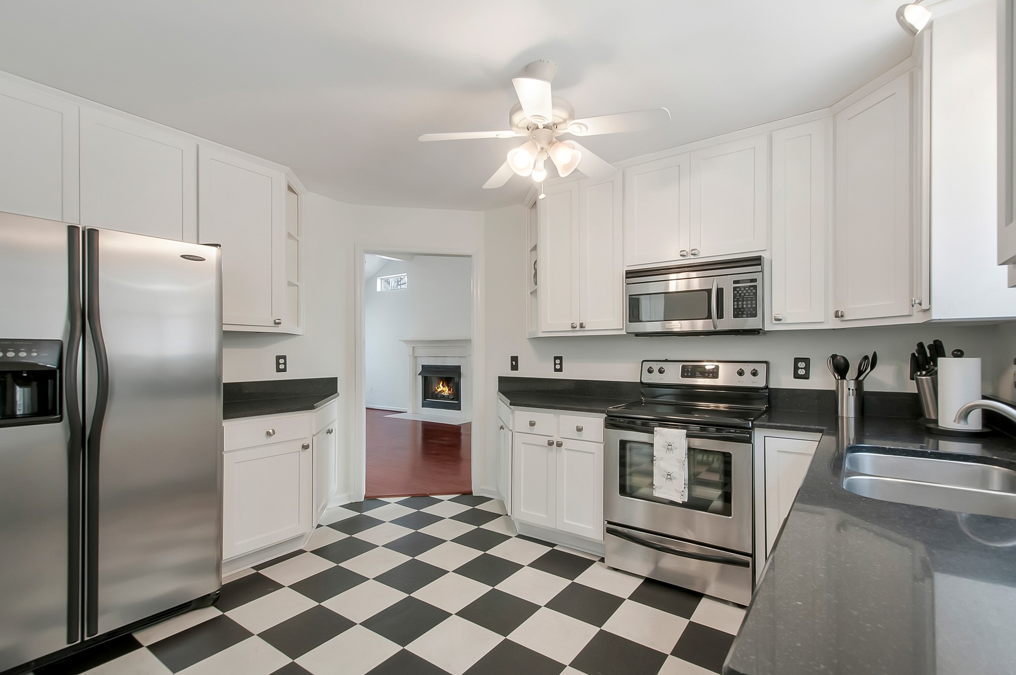 2556 Devon Valley Dr Property Photo 9