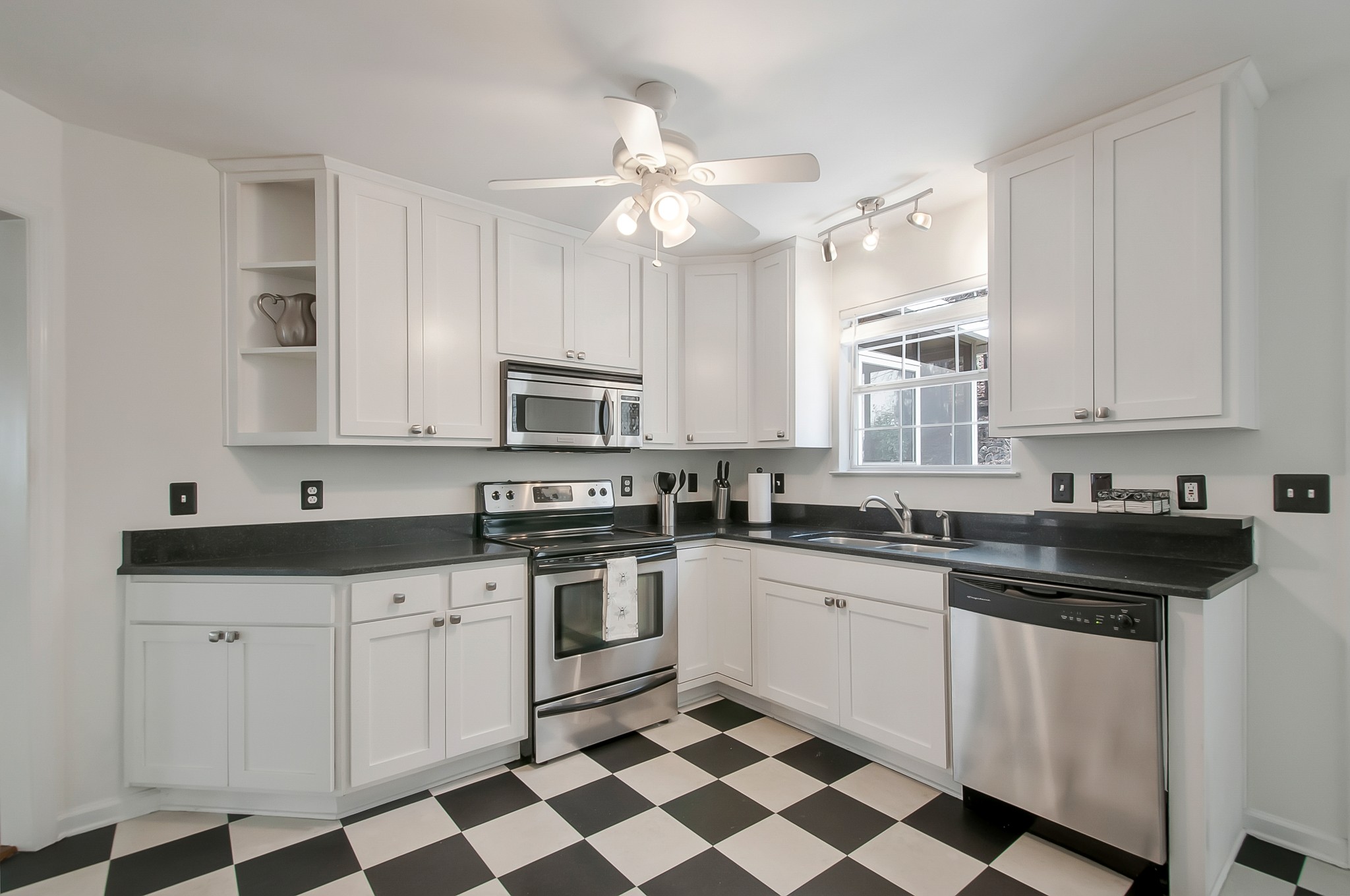 2556 Devon Valley Dr Property Photo 10