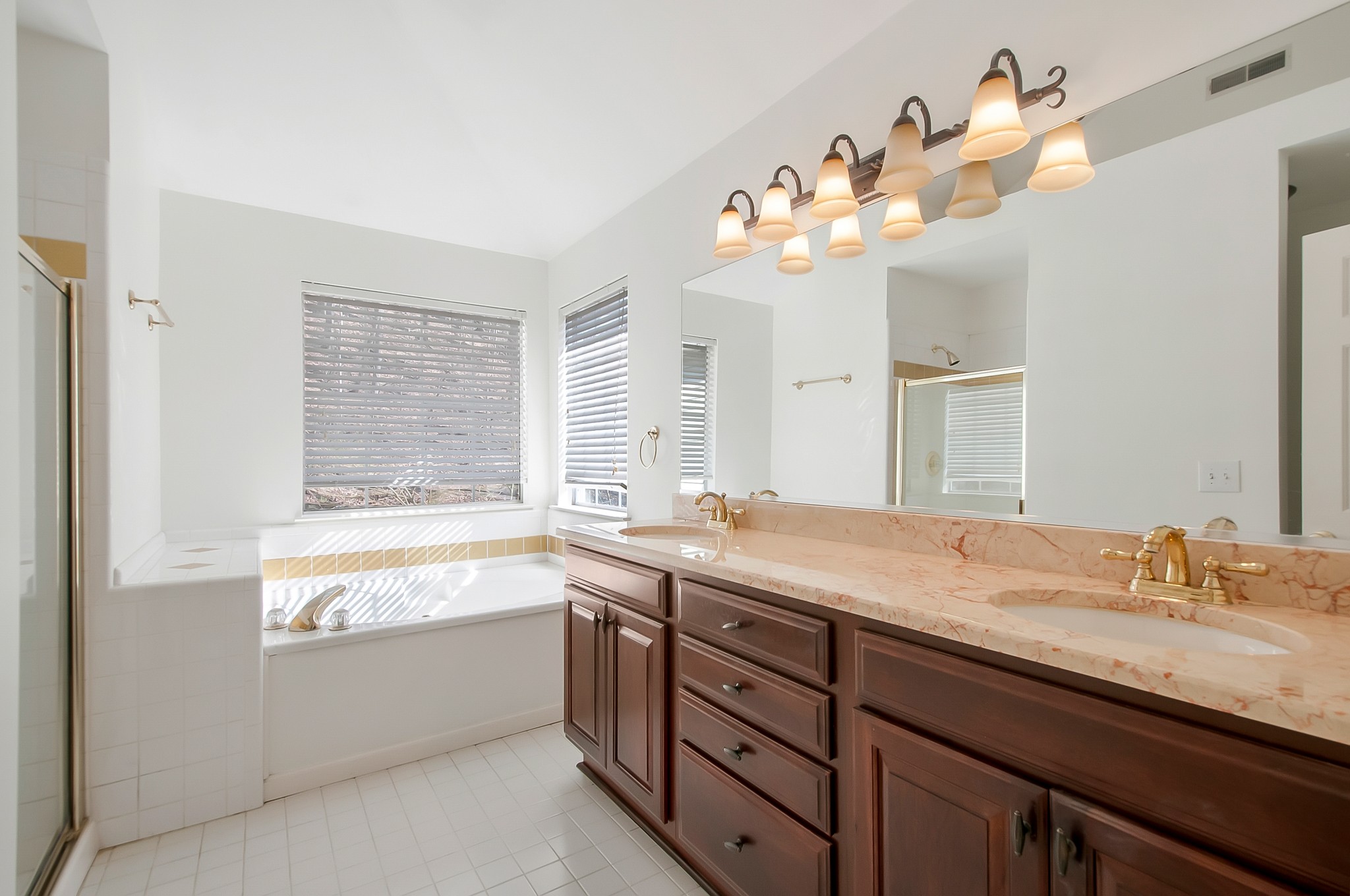 2556 Devon Valley Dr Property Photo 19