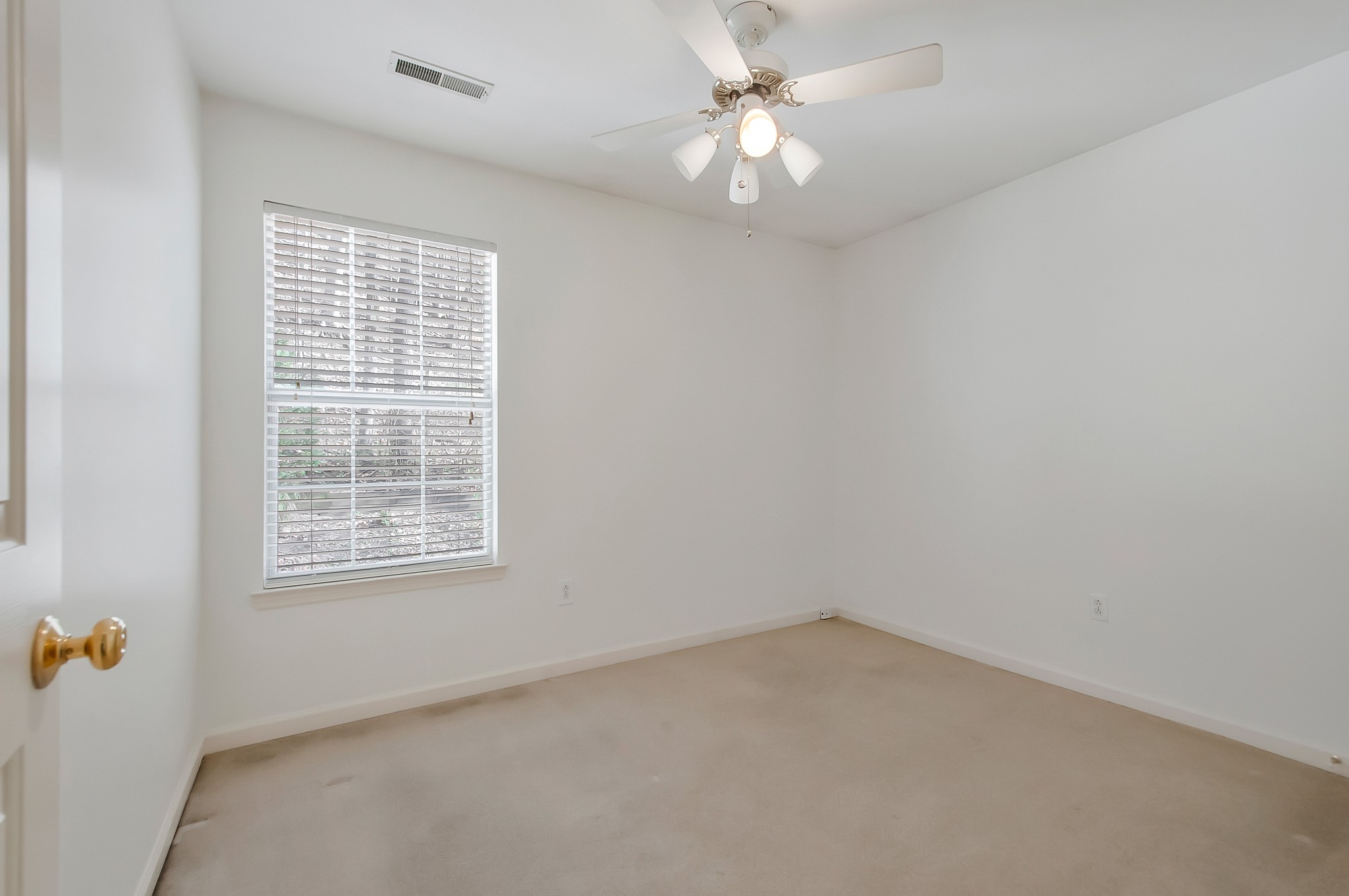 2556 Devon Valley Dr Property Photo 22
