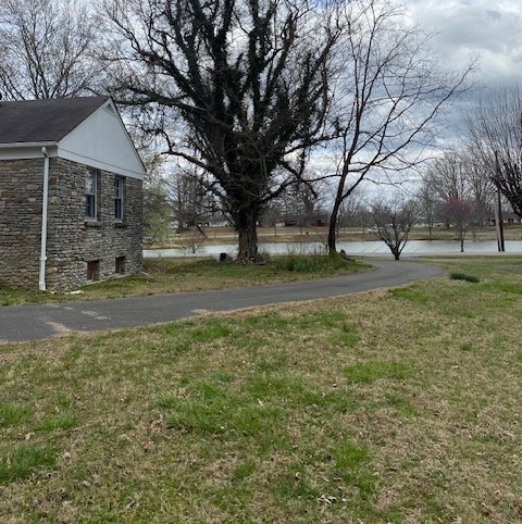 605 Ellington Dr Property Photo 2