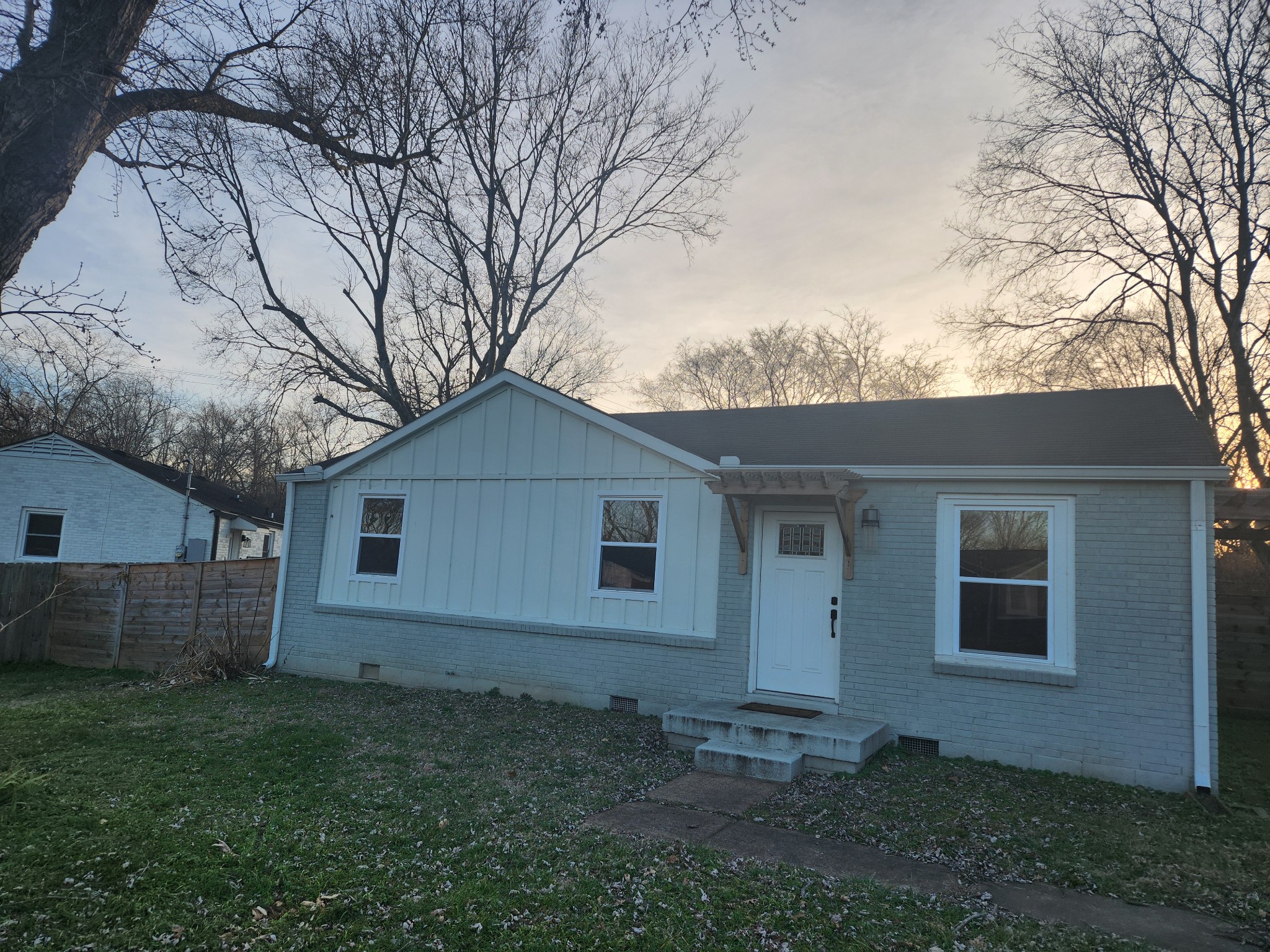 3255 Panorama Dr Property Photo 1