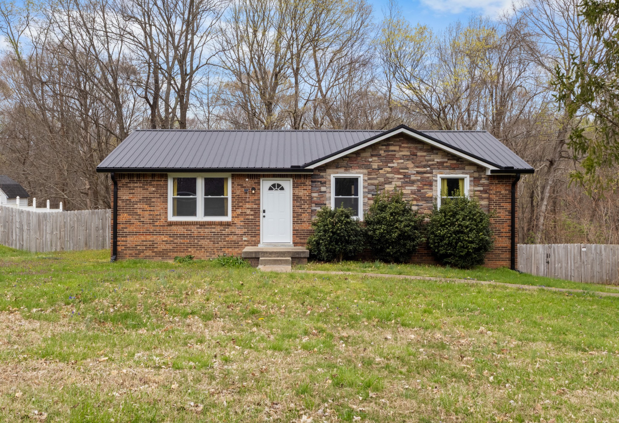 2727 Turner Ln Property Photo 1