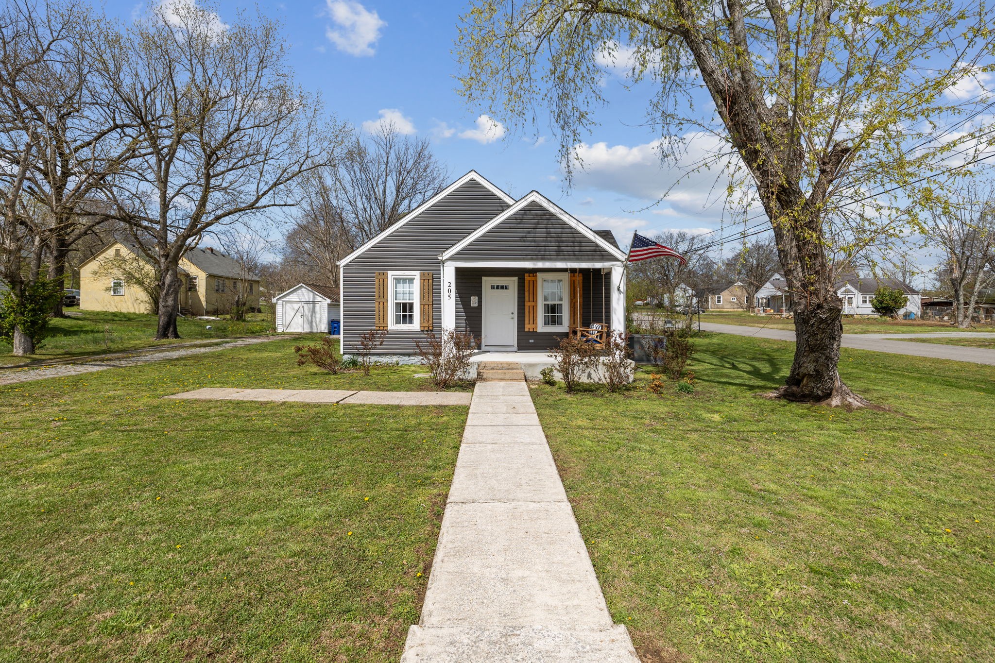 205 Maplewood Dr Property Photo