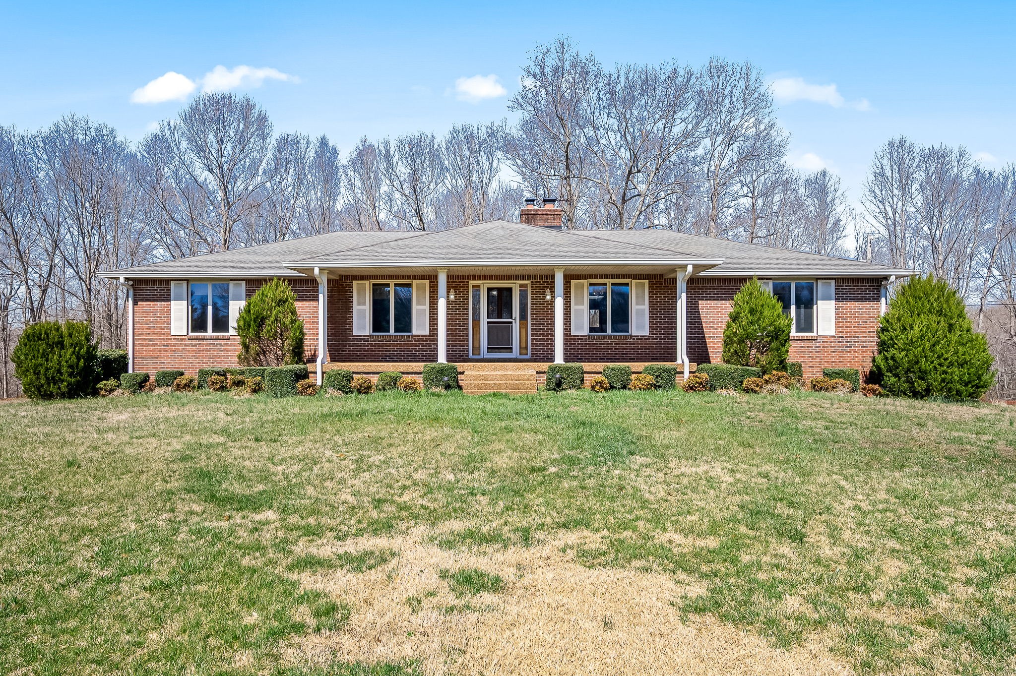 1246 Oakwood Rd Property Photo 1