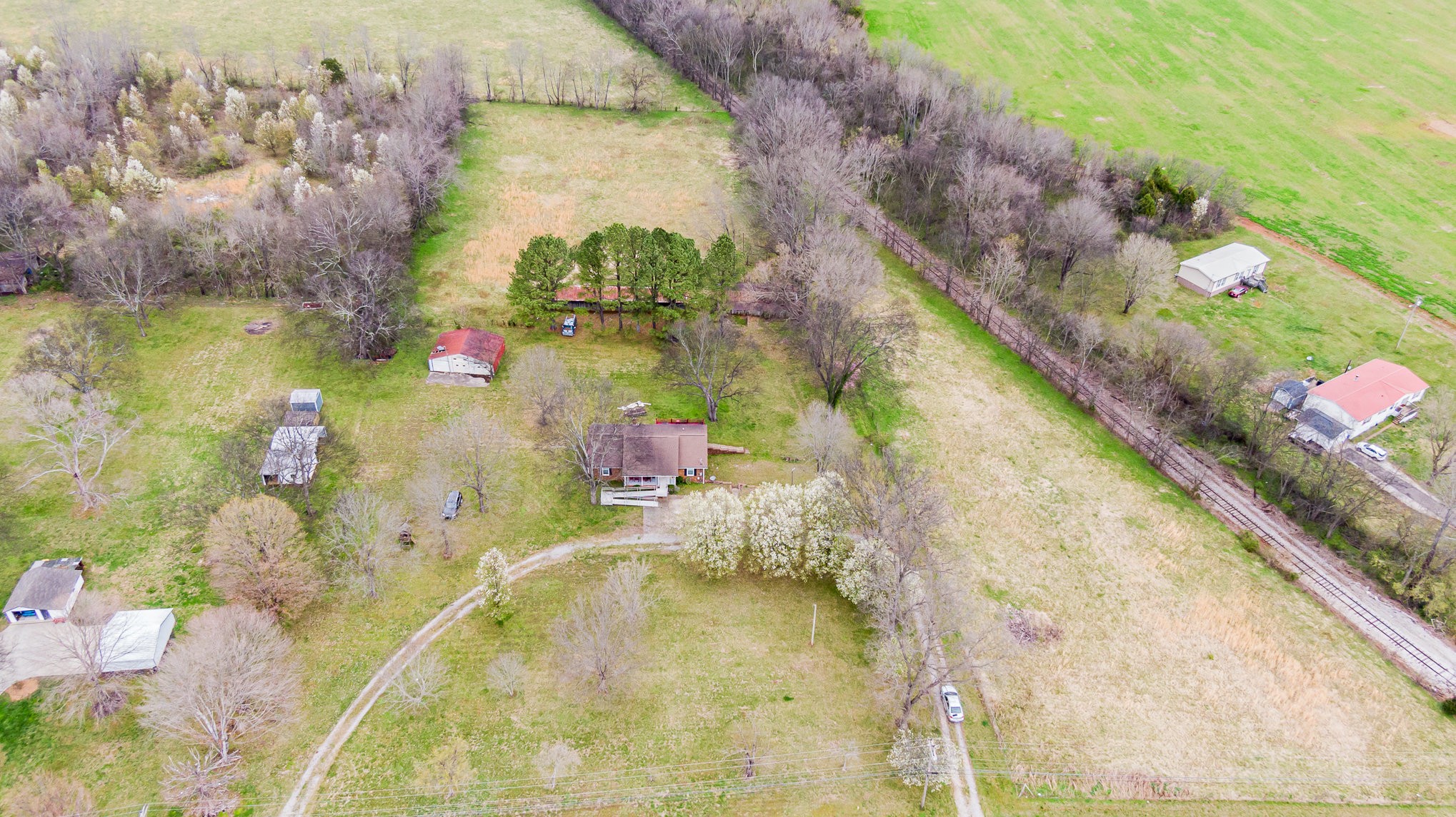 2126 Hampshire Pike Property Photo 1