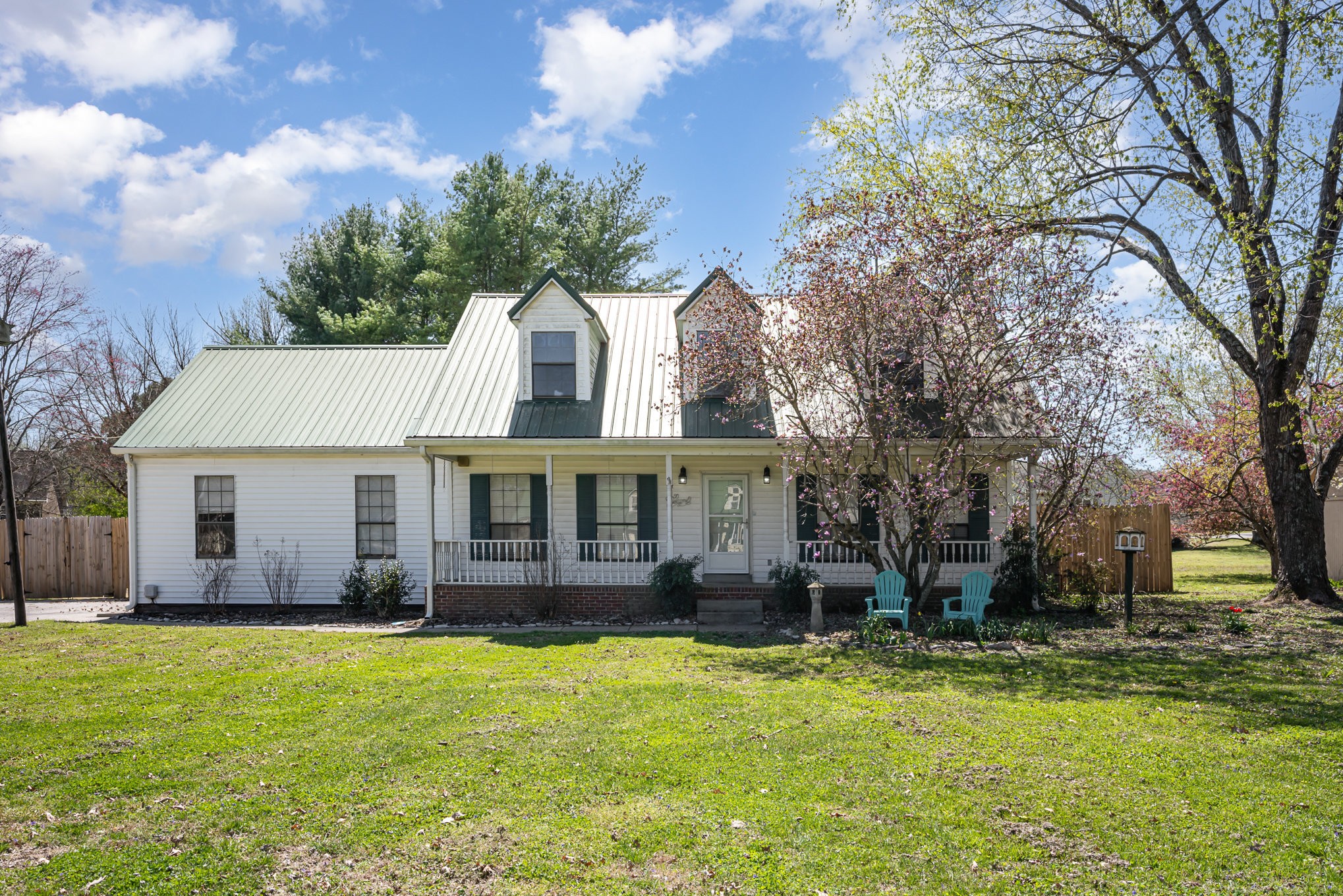 704 Aberdeen Parke Dr Property Photo 1
