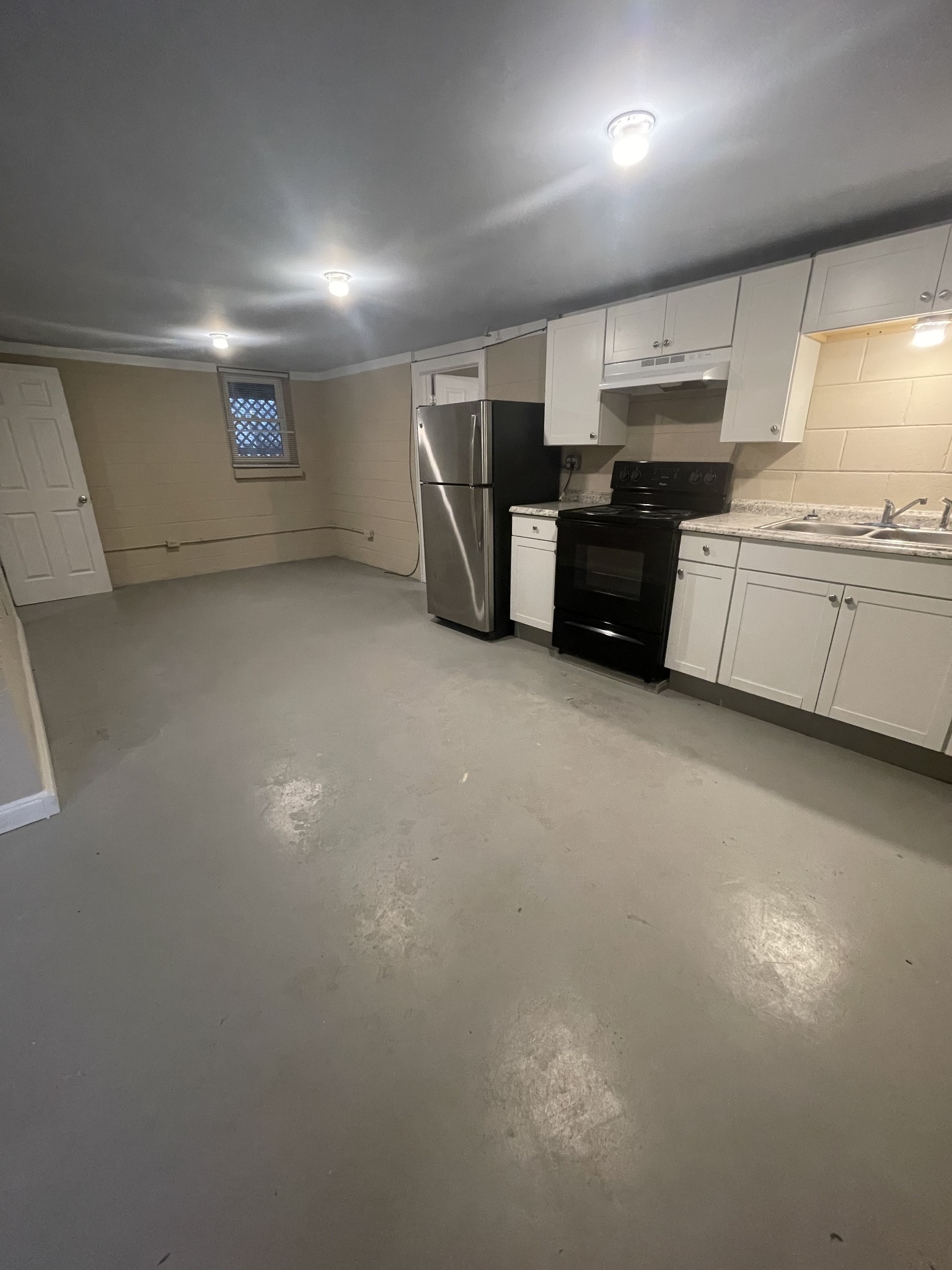 340 Grace Ave Property Photo
