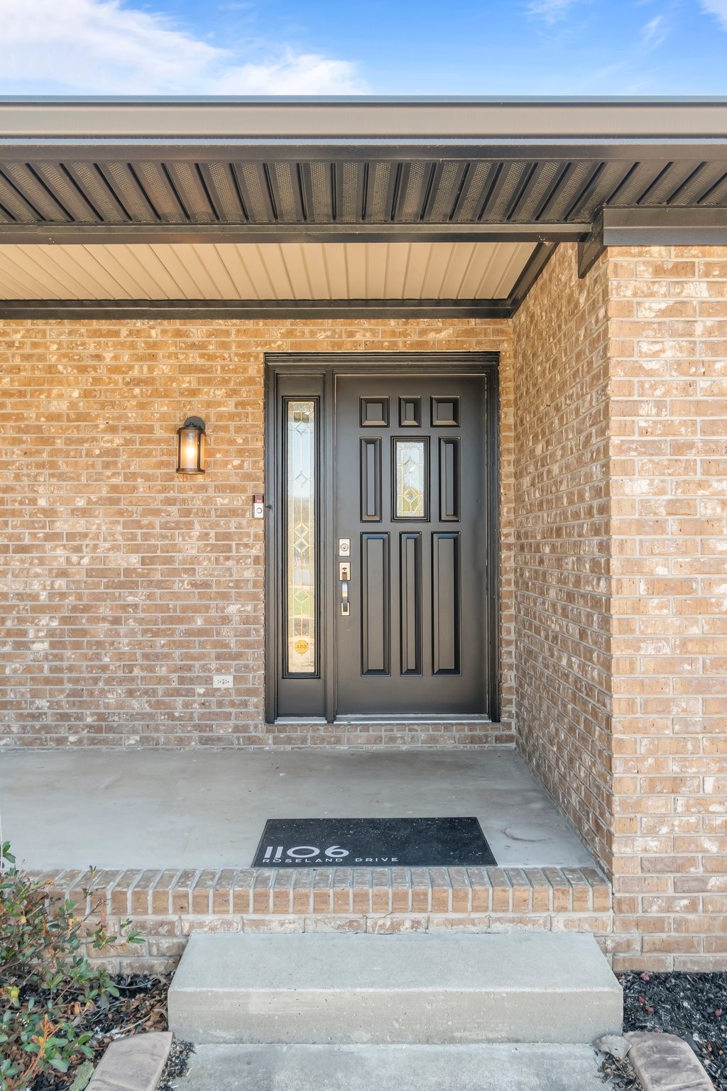 1106 Roseland Dr Property Photo 2