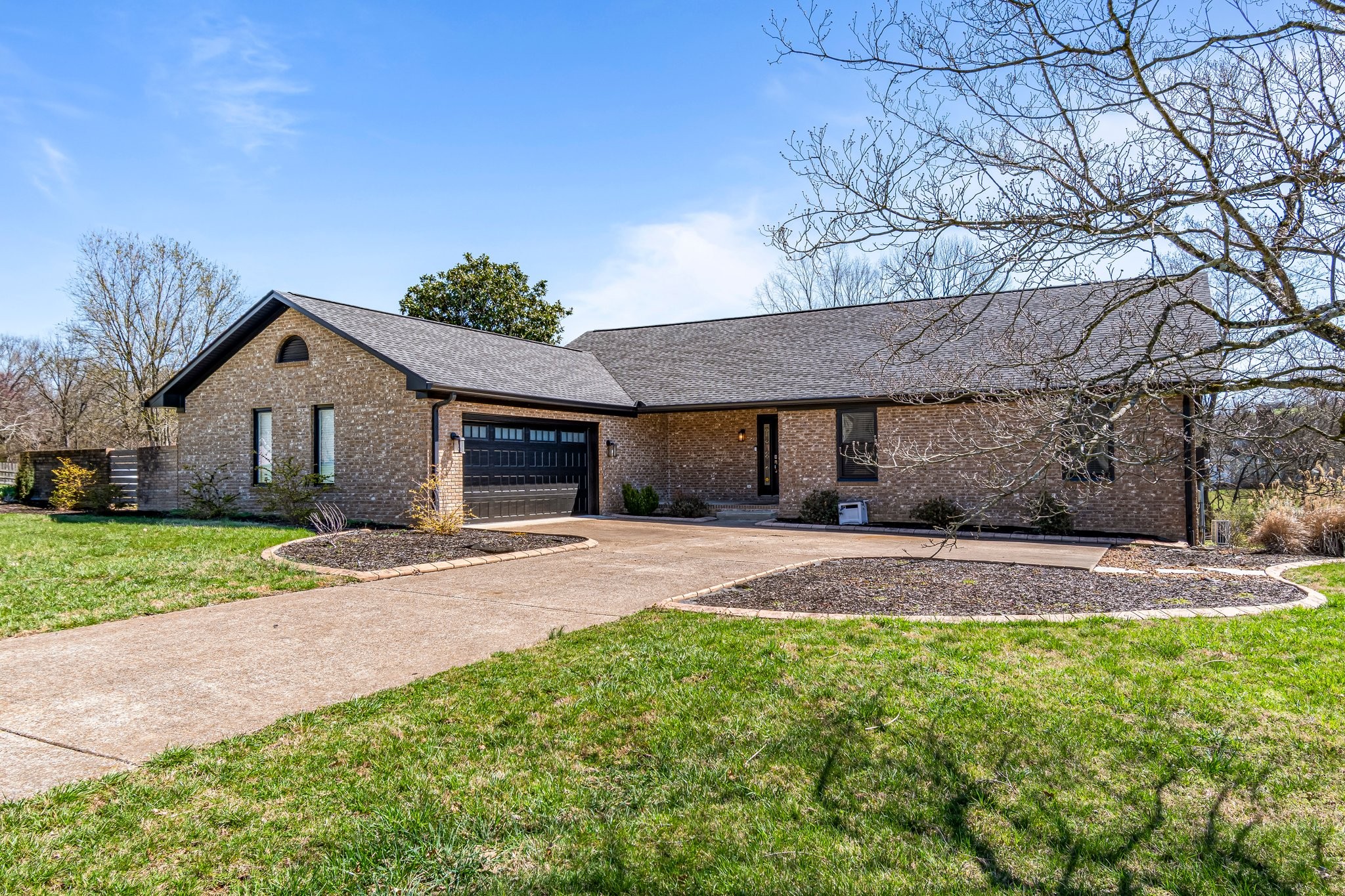 1106 Roseland Dr Property Photo 3