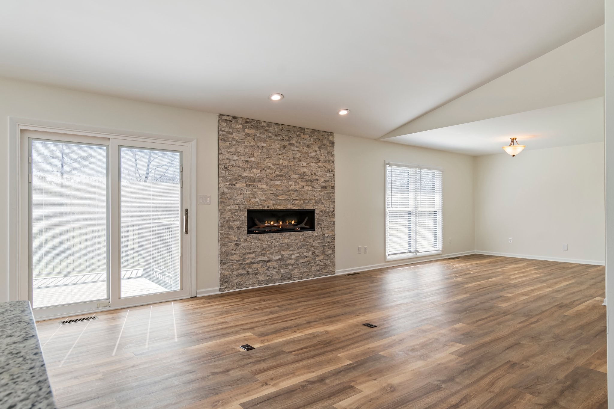 1106 Roseland Dr Property Photo 6