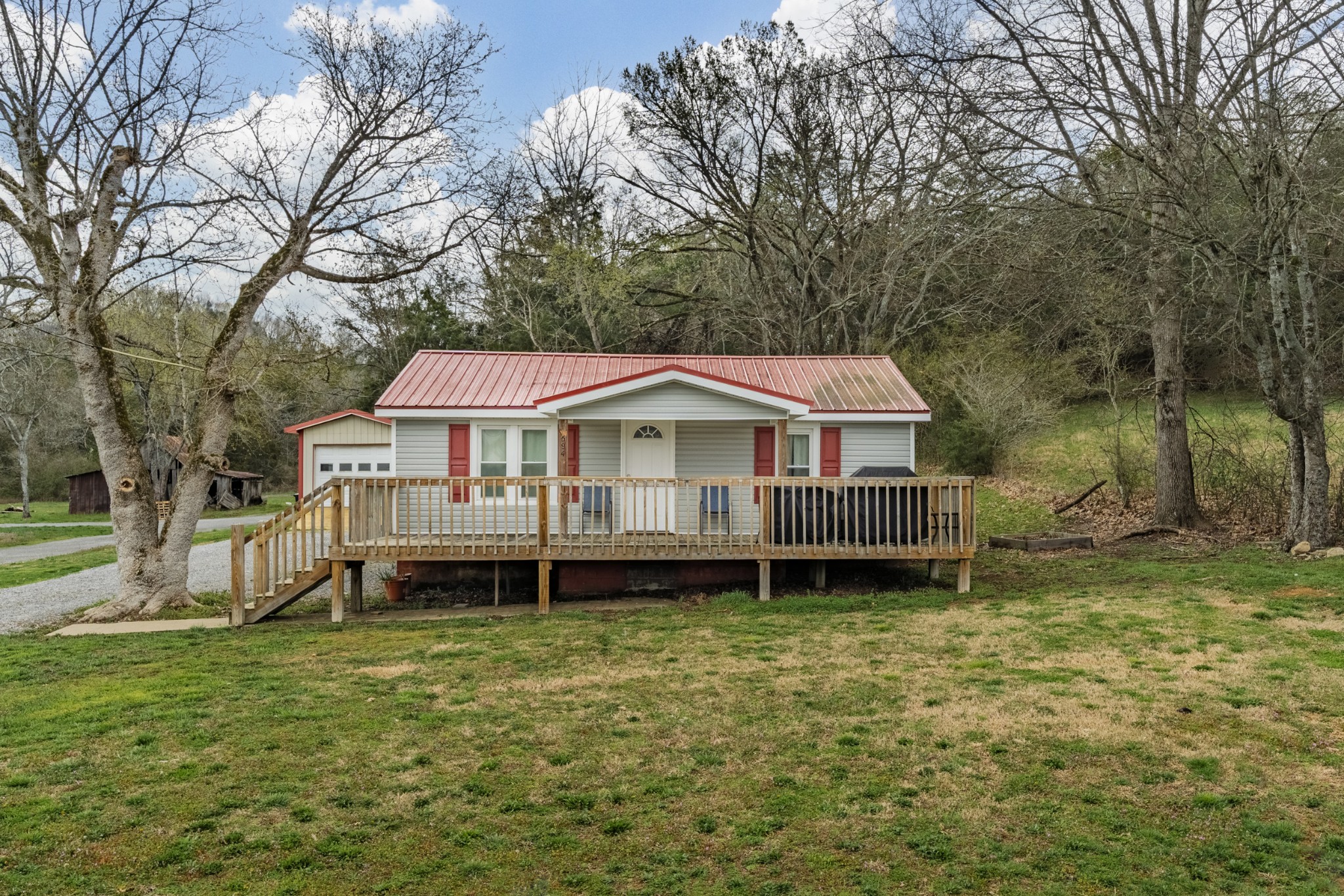 594 Old Railroad Bed Rd Property Photo
