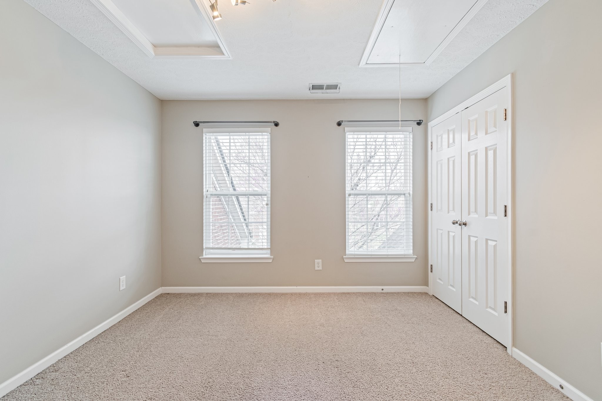 1024 Queens Pl Property Photo 42