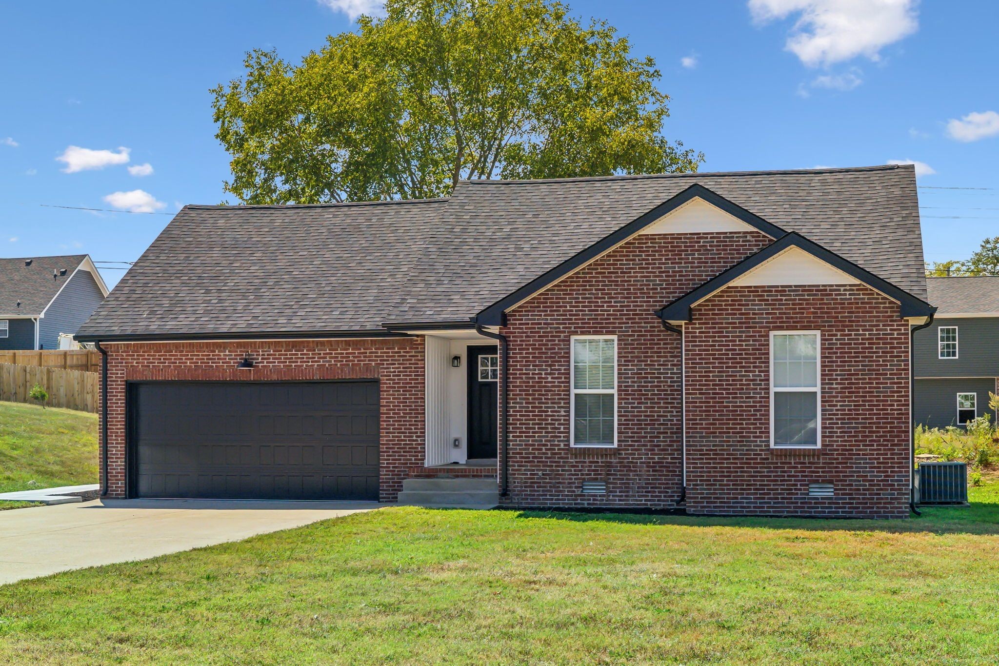 1824 Cottingham Ct Property Photo 3